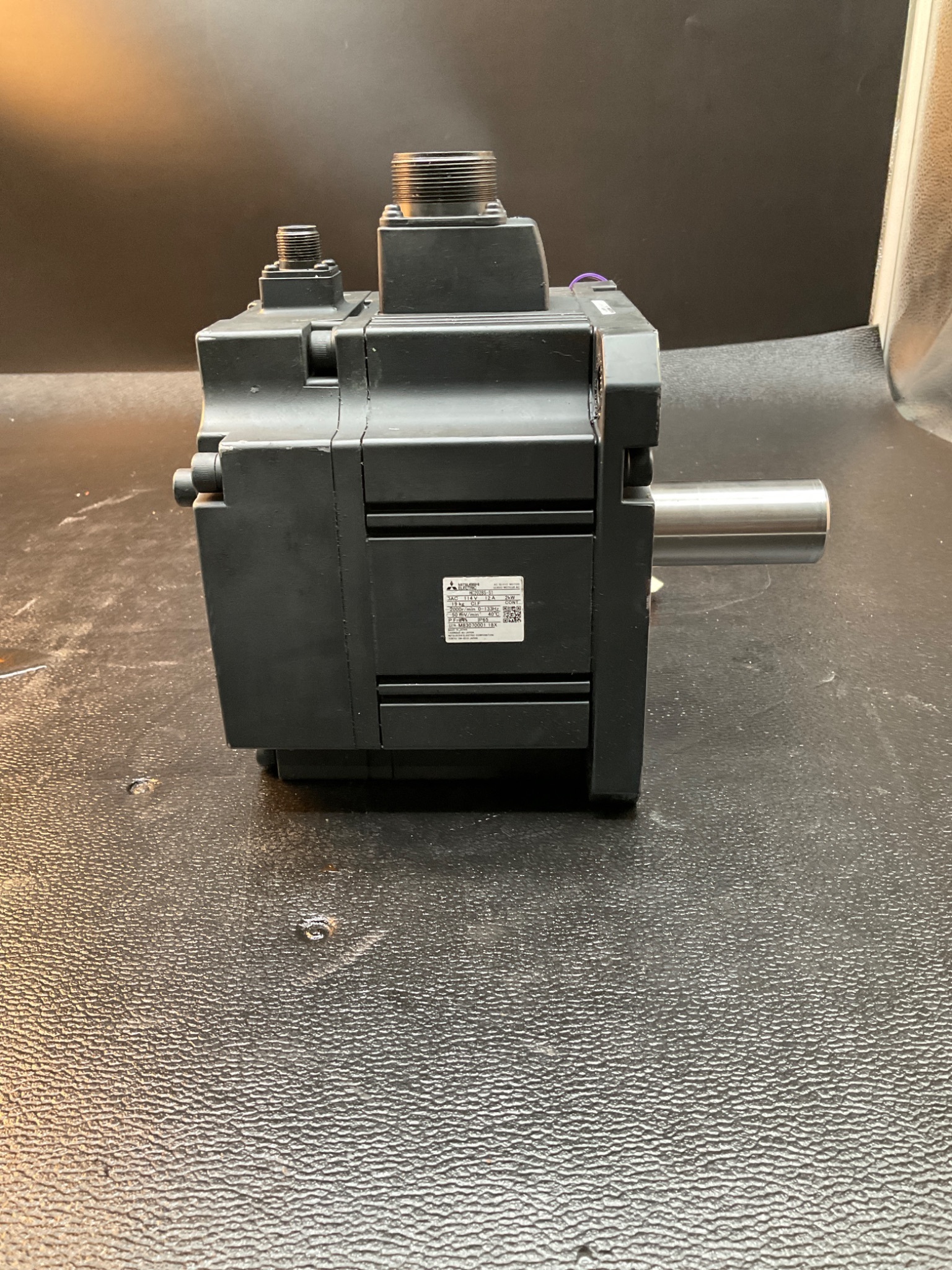 MITSUBISHI HC202BS-S1 AC SERVO MOTOR 2KW 114V 12A USED 6