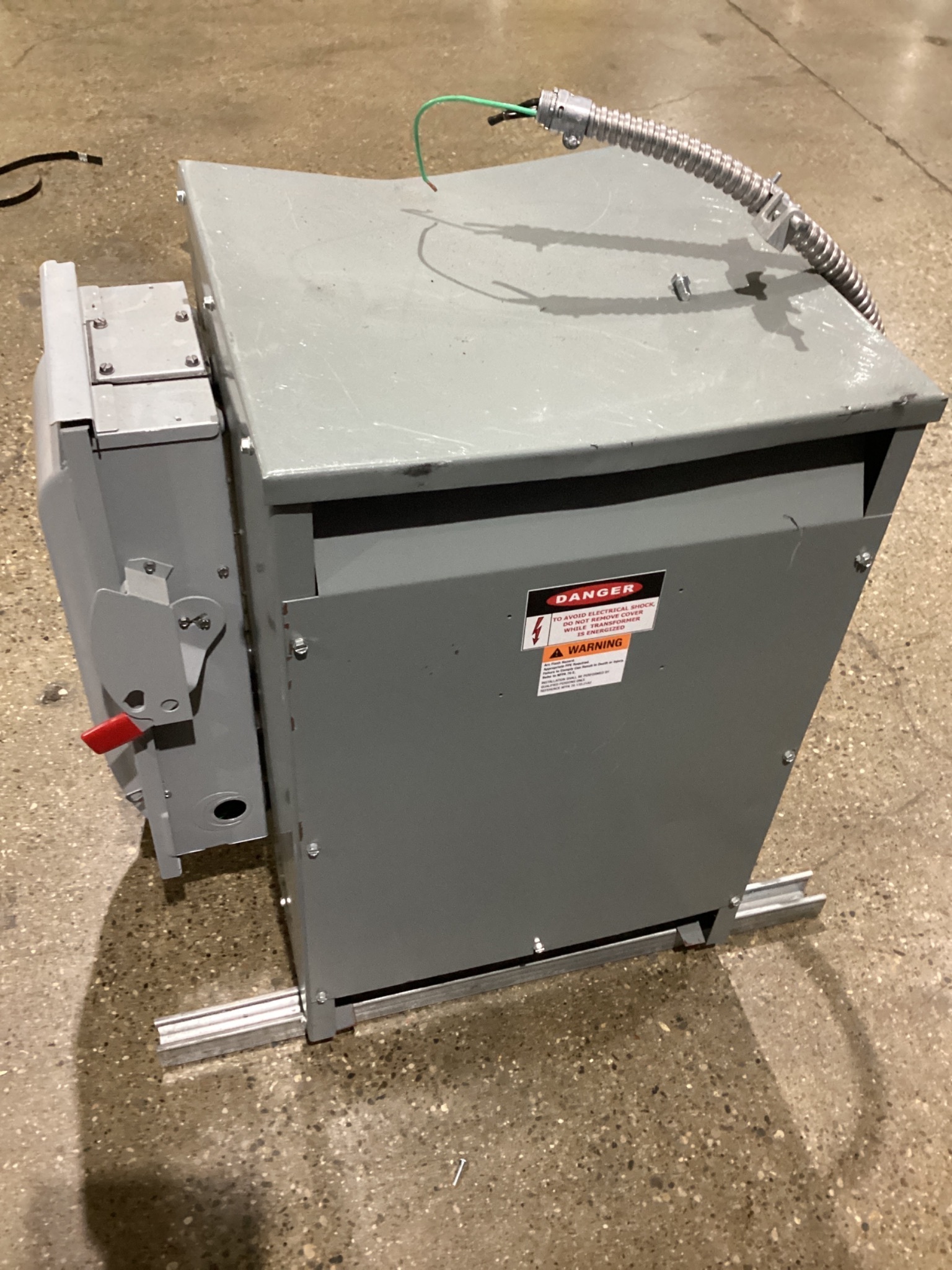 SQUARE D 25S3HF 25KVA Dry-Type Transformer 1PH USED 3