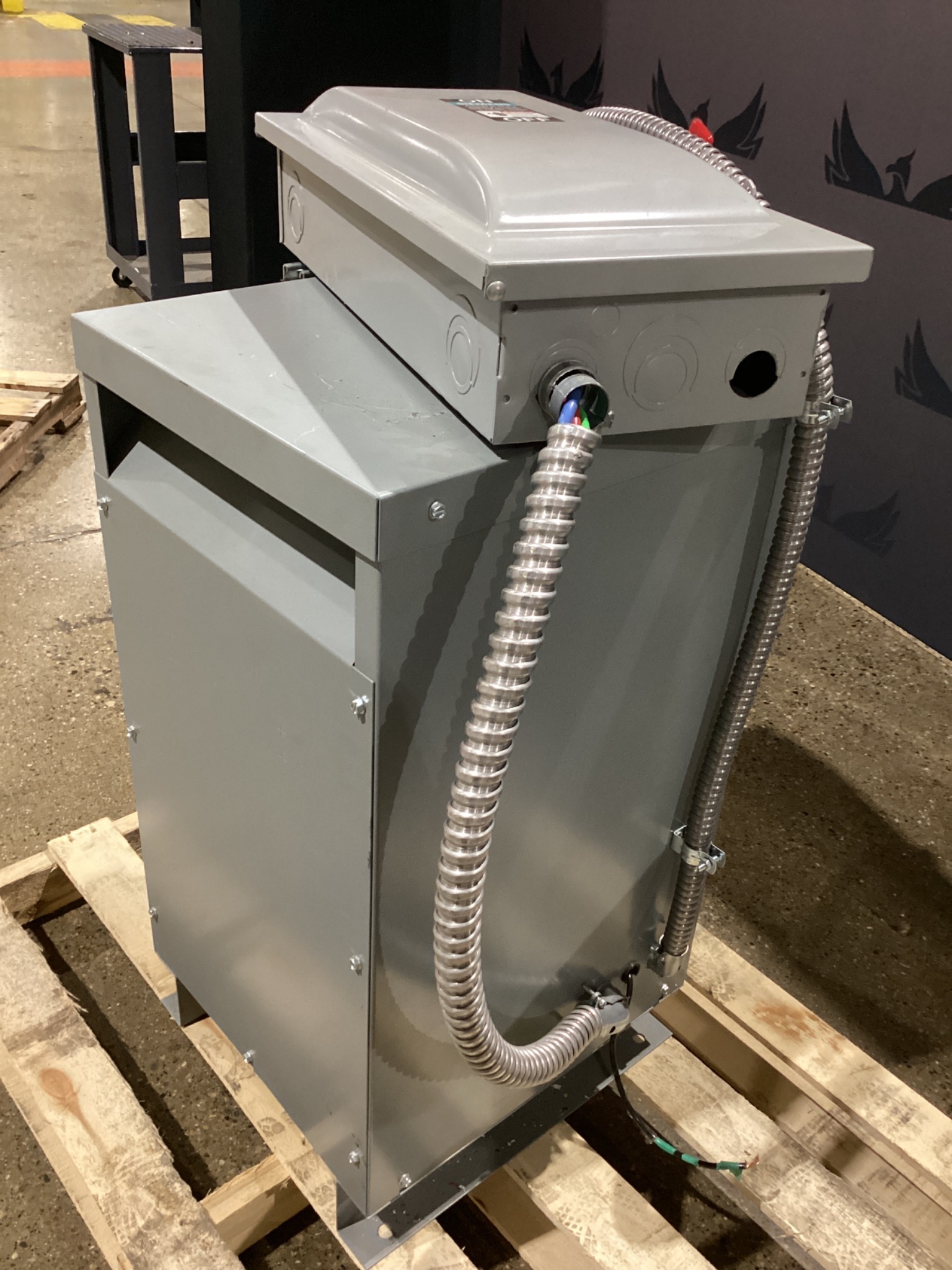 POWERTRAN PTN104-25K-EE 25KVA Step-Down Transformer 1PH USED 2