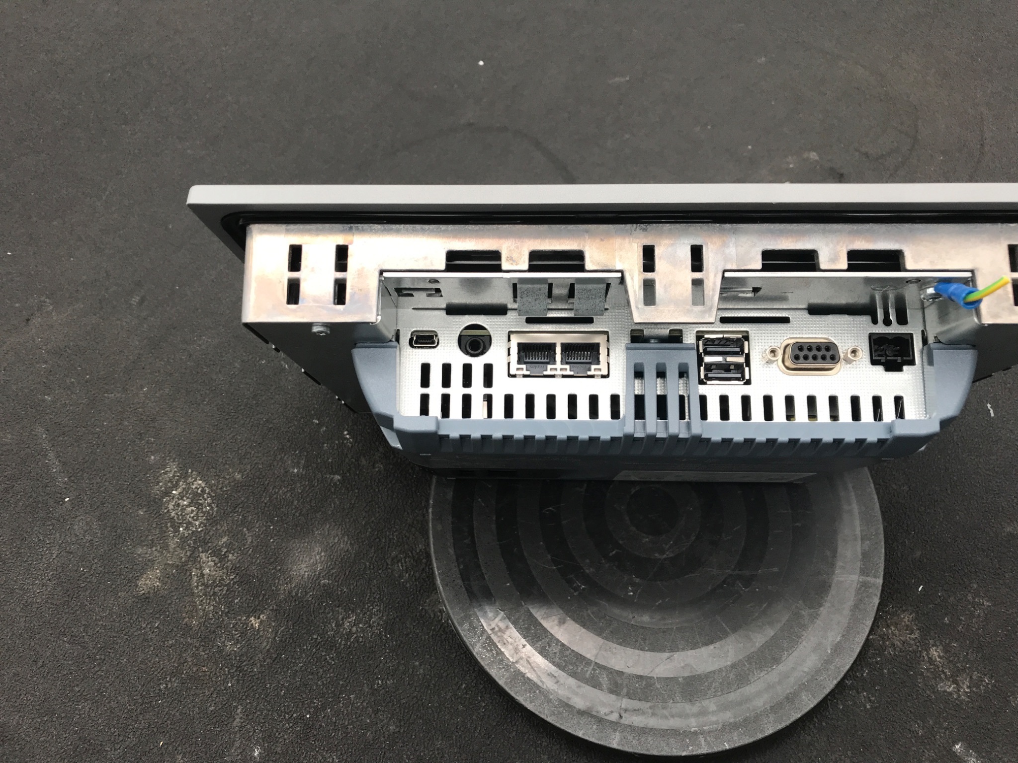 SIEMENS 6AV2 124-0JC01-0AX0 SIMATIC HMI TP700 COMFORT PANEL USED 1
