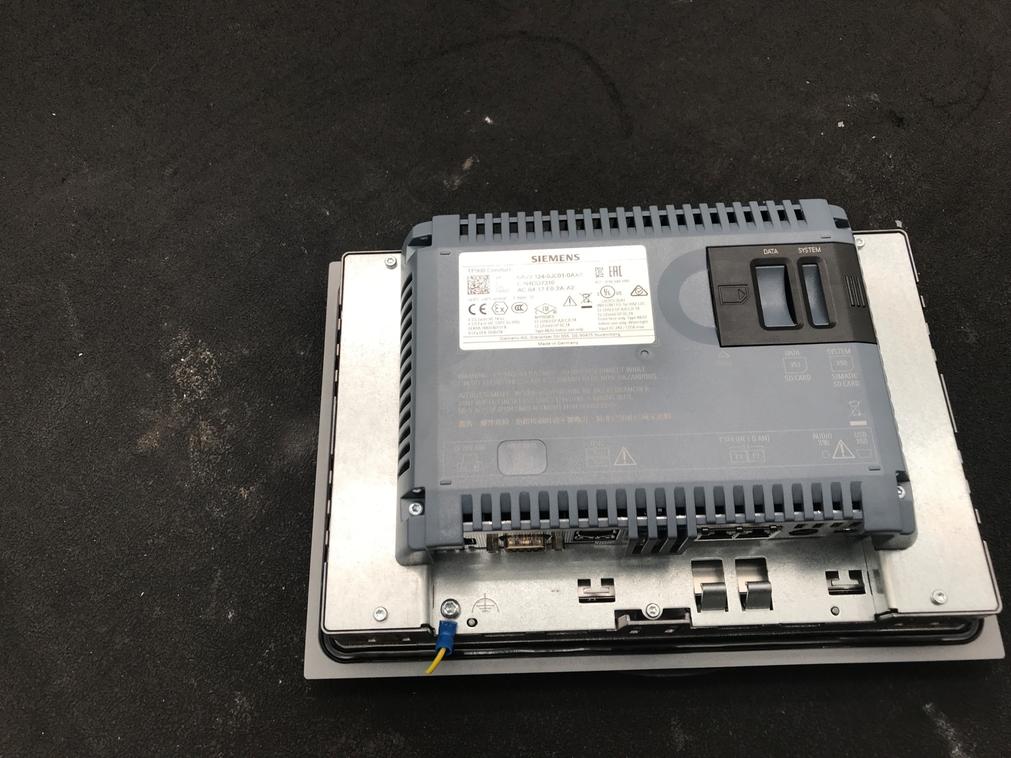 SIEMENS 6AV2 124-0JC01-0AX0 SIMATIC HMI TP700 COMFORT PANEL USED 2