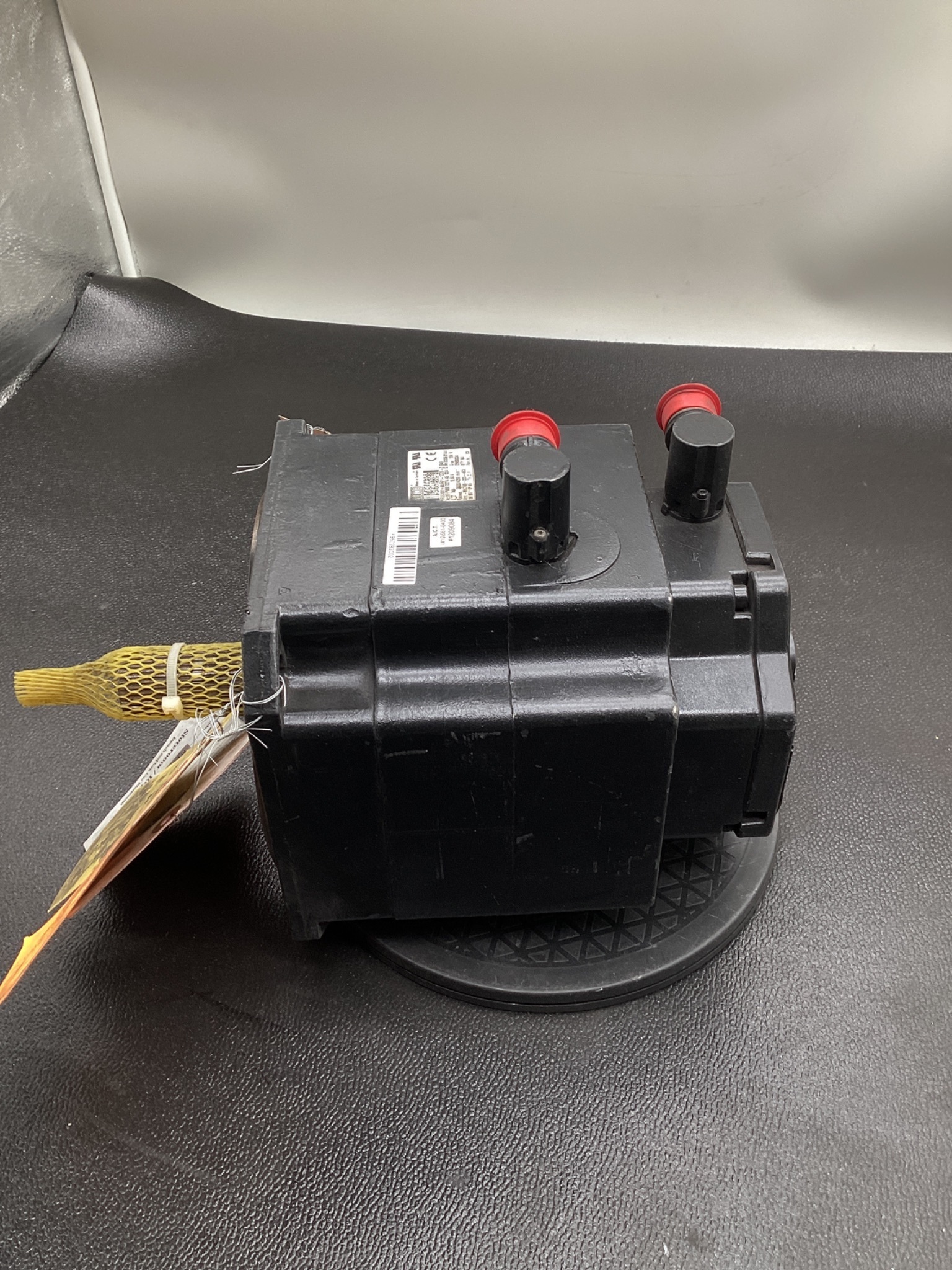 KUKA 1FK6100-8AF91-1ZZ9-ZS49 3.77kW 156V AC Servo Motor USED 1