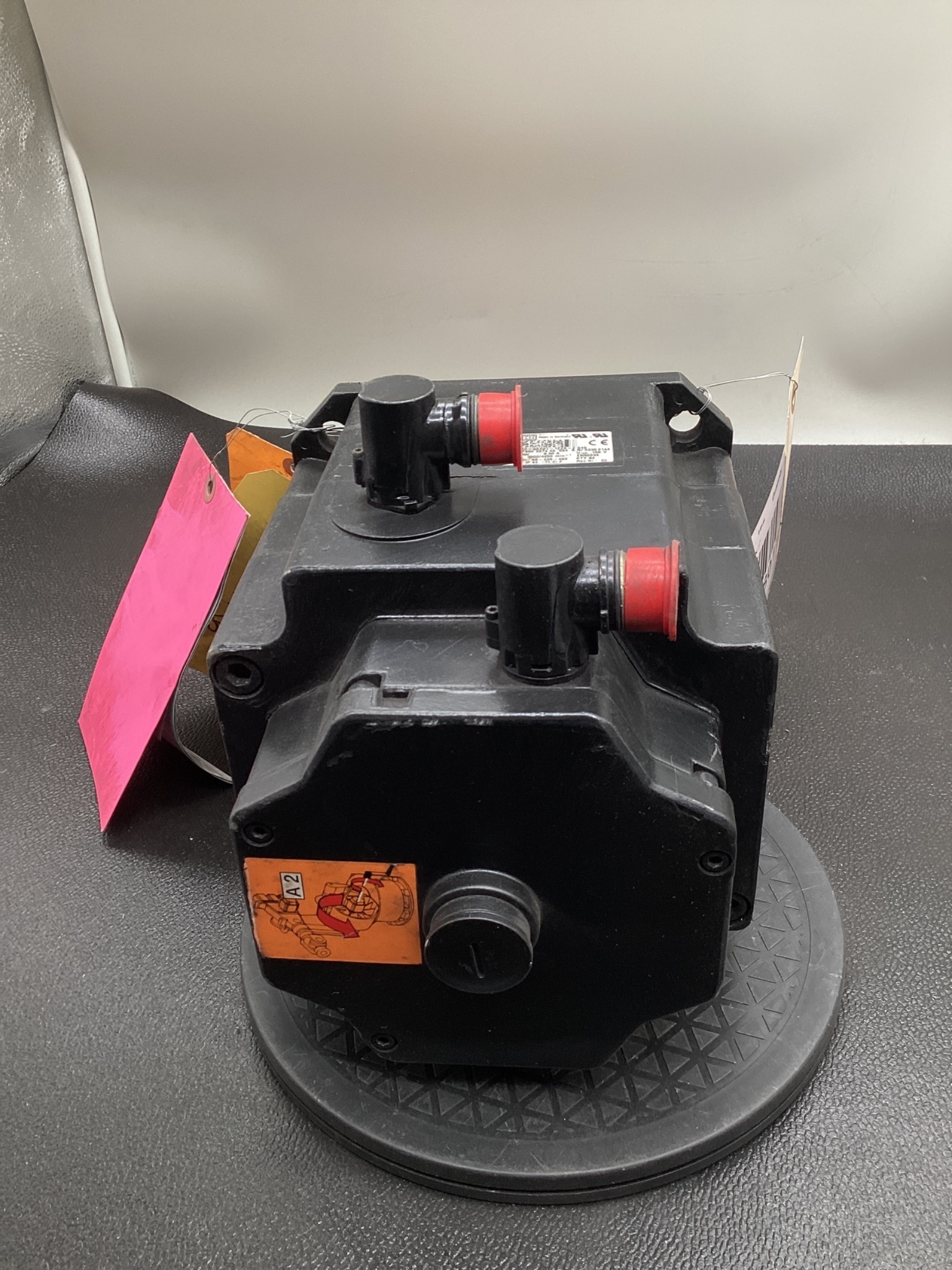 KUKA 1FK6100-8AF91-1ZZ9-ZS49 3.77kW 156V AC Servo Motor USED 2