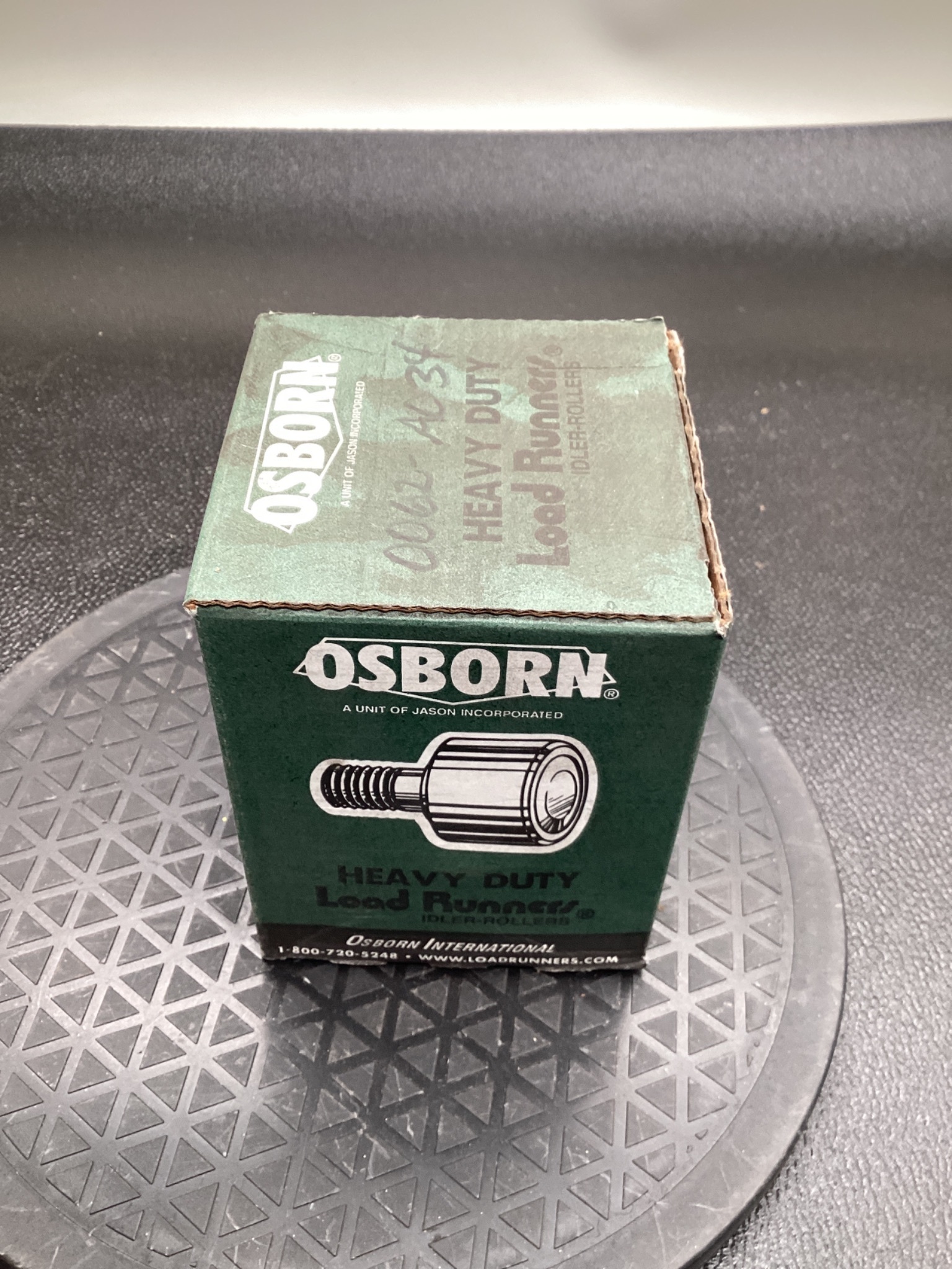 OSBORN VLR-3 1/2 V-Groove Cam Follower Load Runner NEW 2