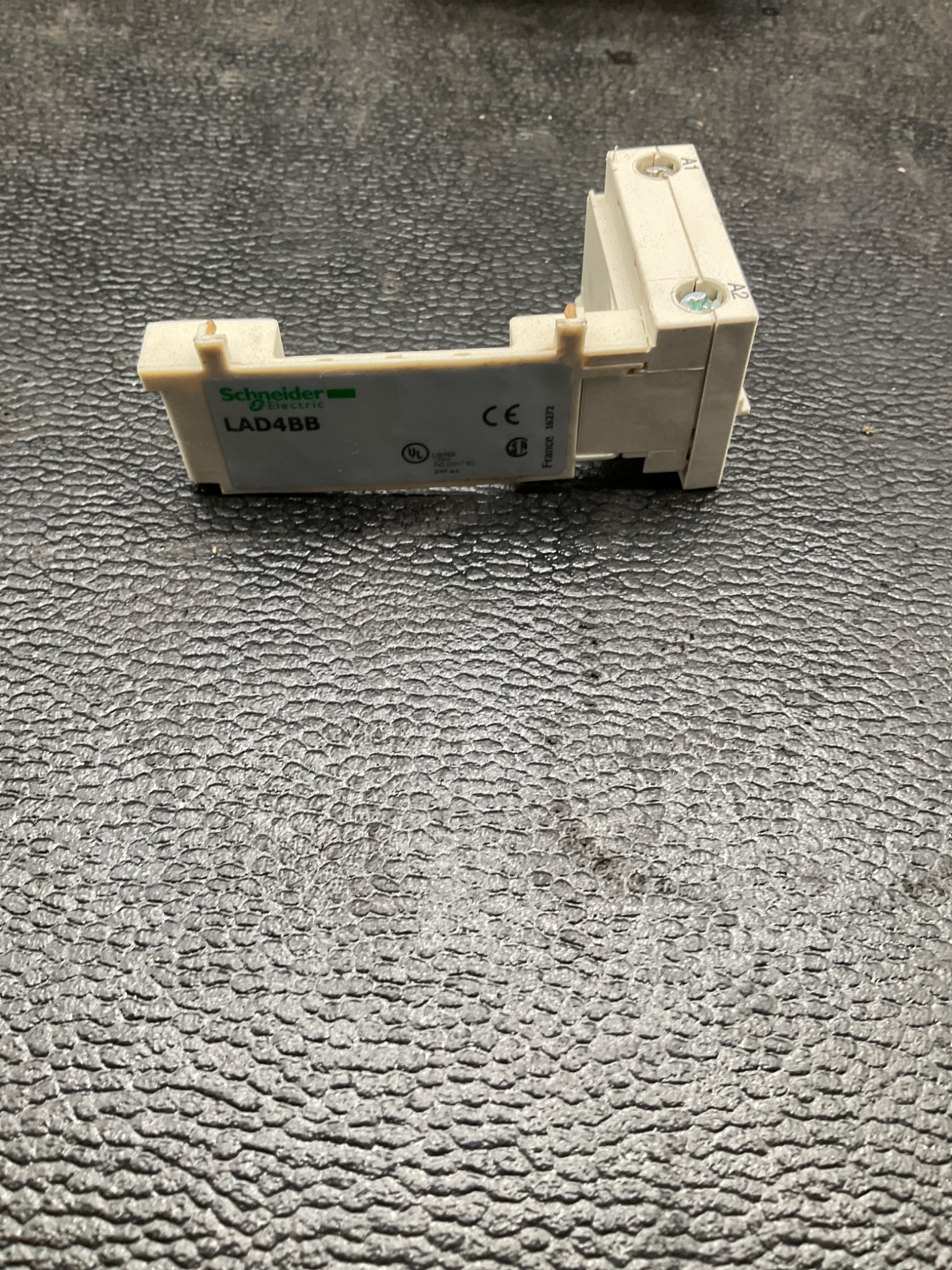SCHNEIDER ELECTRIC LAD4BB Coil Adapter for TeSys D Contactors NEW 3