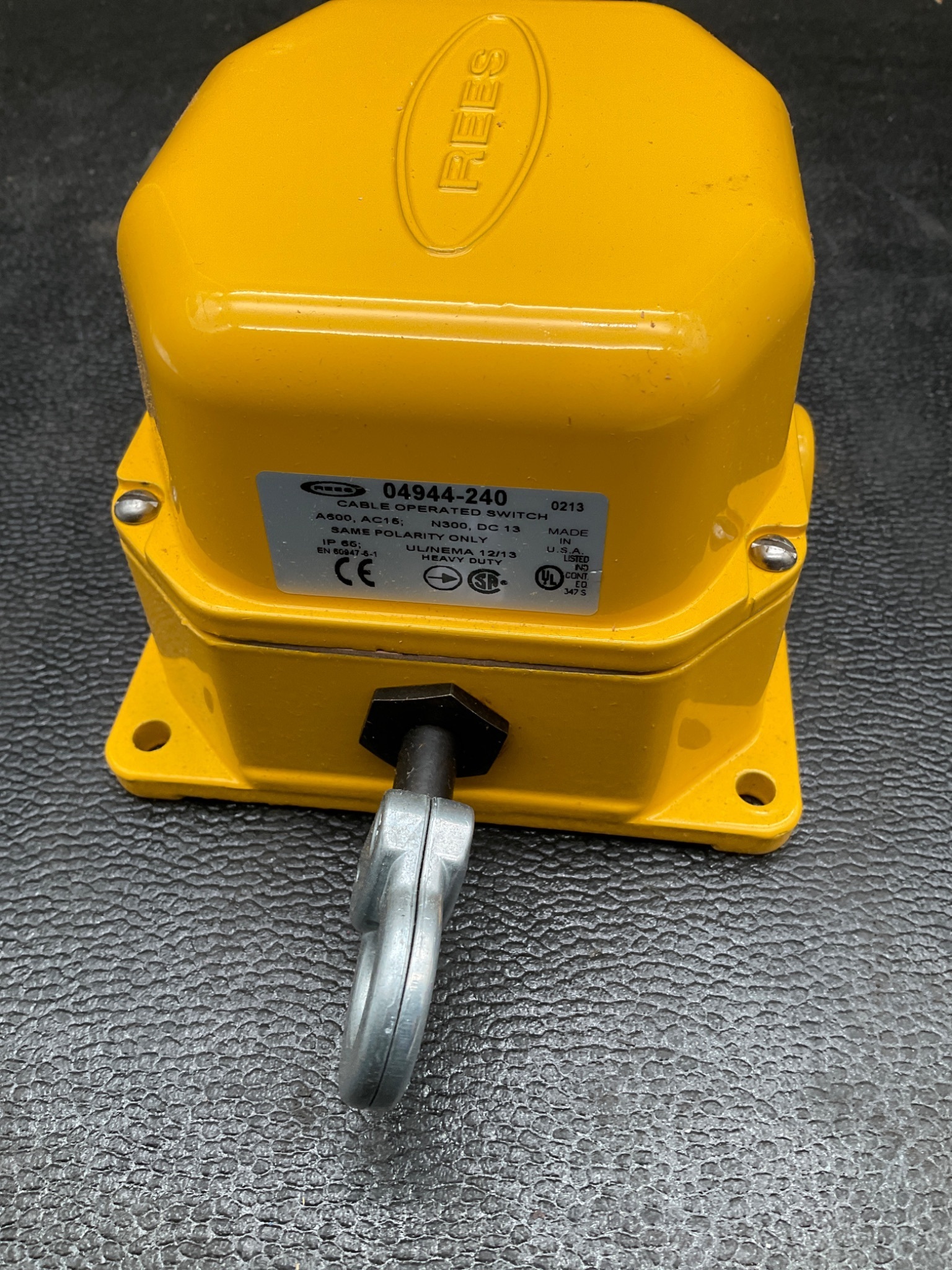 REES 04944-240 Cable-Operated Emergency Stop Switch NEW 4