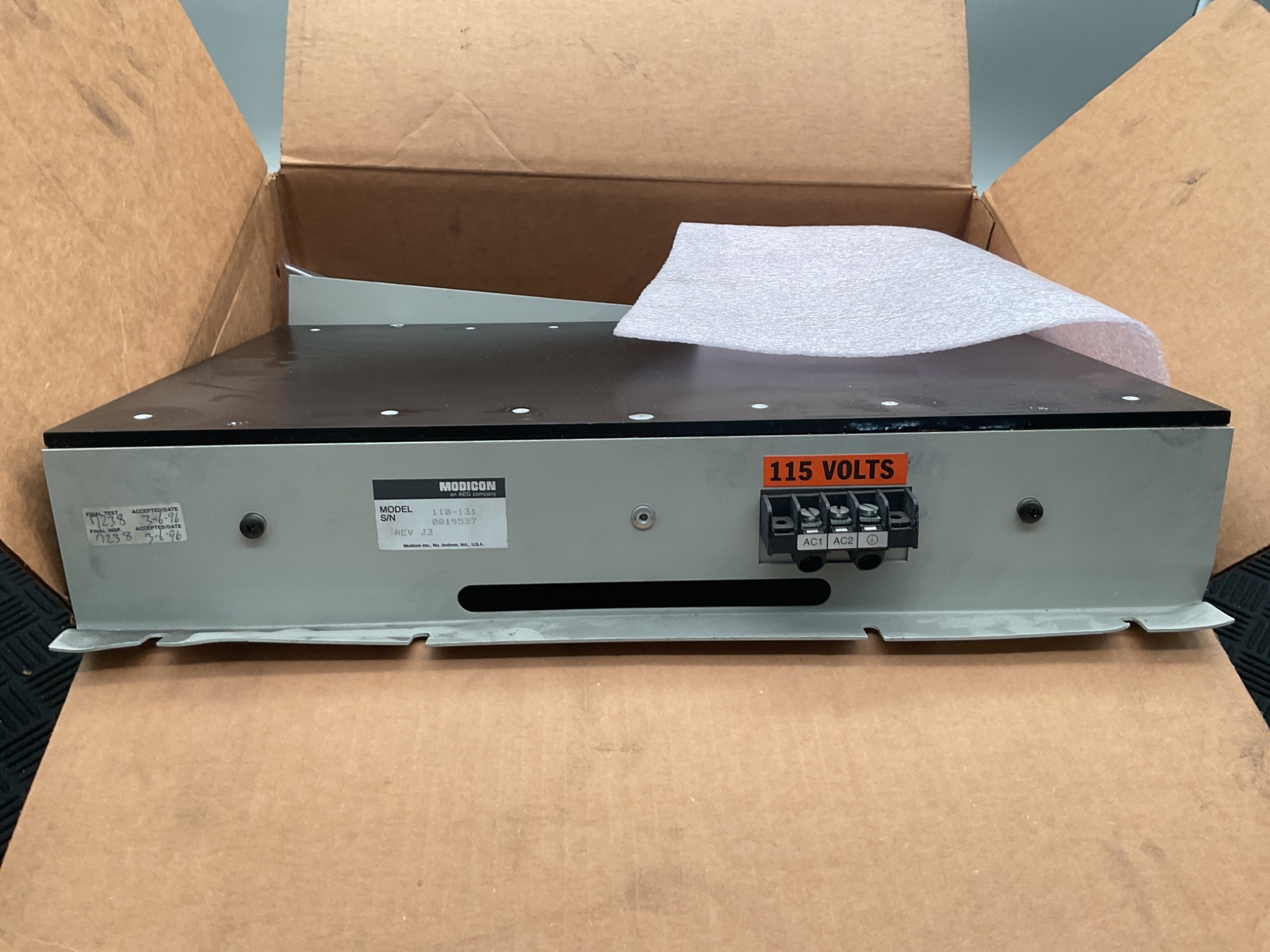 MODICON 110-131 SERVO BASE CPM CL1000 3POS 115V FAN USED 5