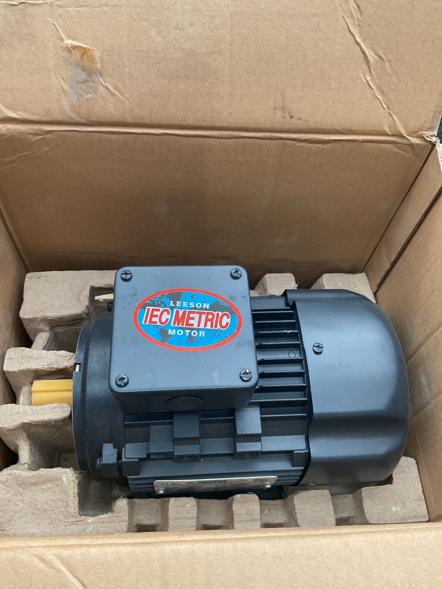 LEESON C80T17FZ4C IEC METRIC MOTOR 1HP 1725RPM 230/460V 3PH USED 3