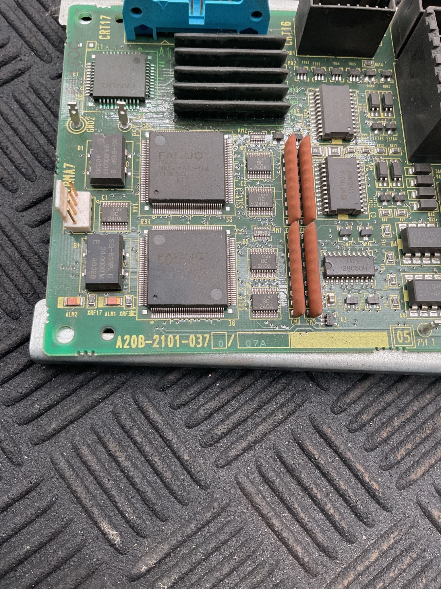 FANUC A20B-2101-0370 CIRCUIT BOARD USED 2