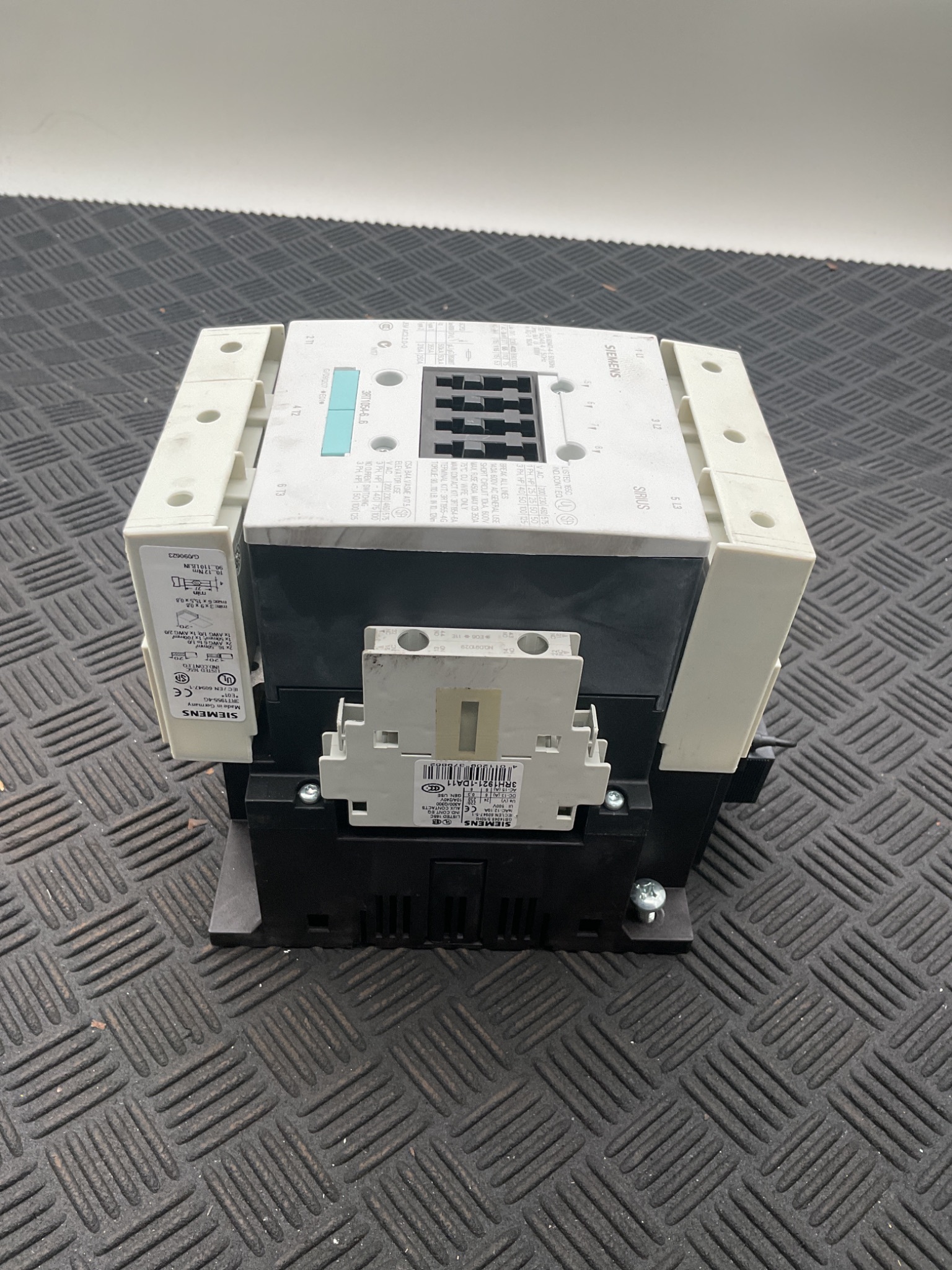 SIEMENS 3RT1054-6AR36 3-Pole Power Contactor 115A 55kW USED 2