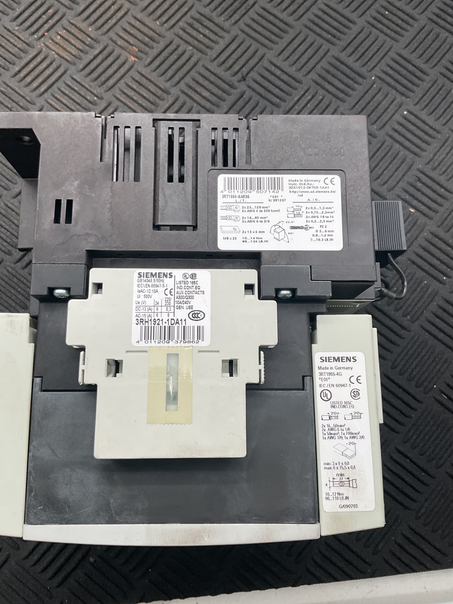 SIEMENS 3RT1054-6AR36 3-Pole Power Contactor 115A 55kW USED 3