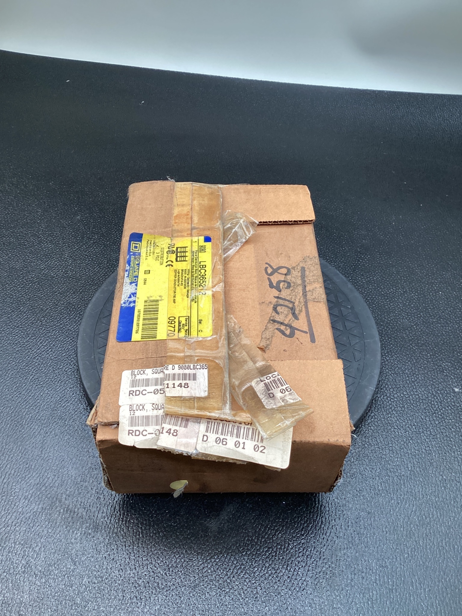 SQUARE D 9080 LBC365212 Power Distribution Block 760A 600V NEW 3