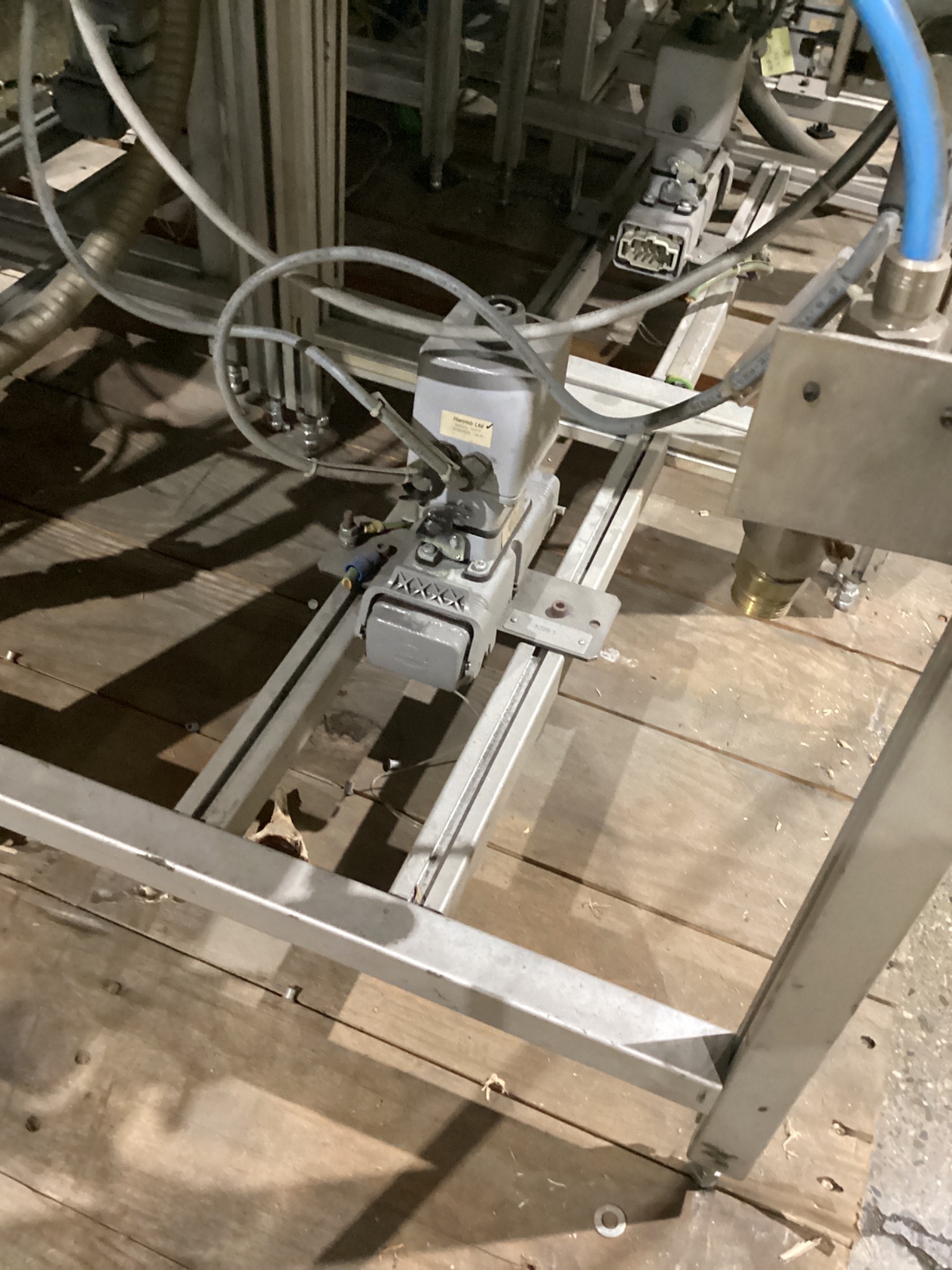 HENROB BF10057 Bulk Feeder for Rivets USED 1