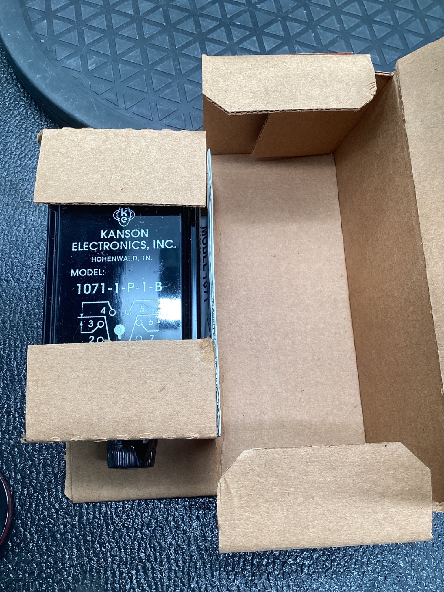 KANSON 1071-1-P-1-B Solid State Time Delay Relay 120VAC NEW 4