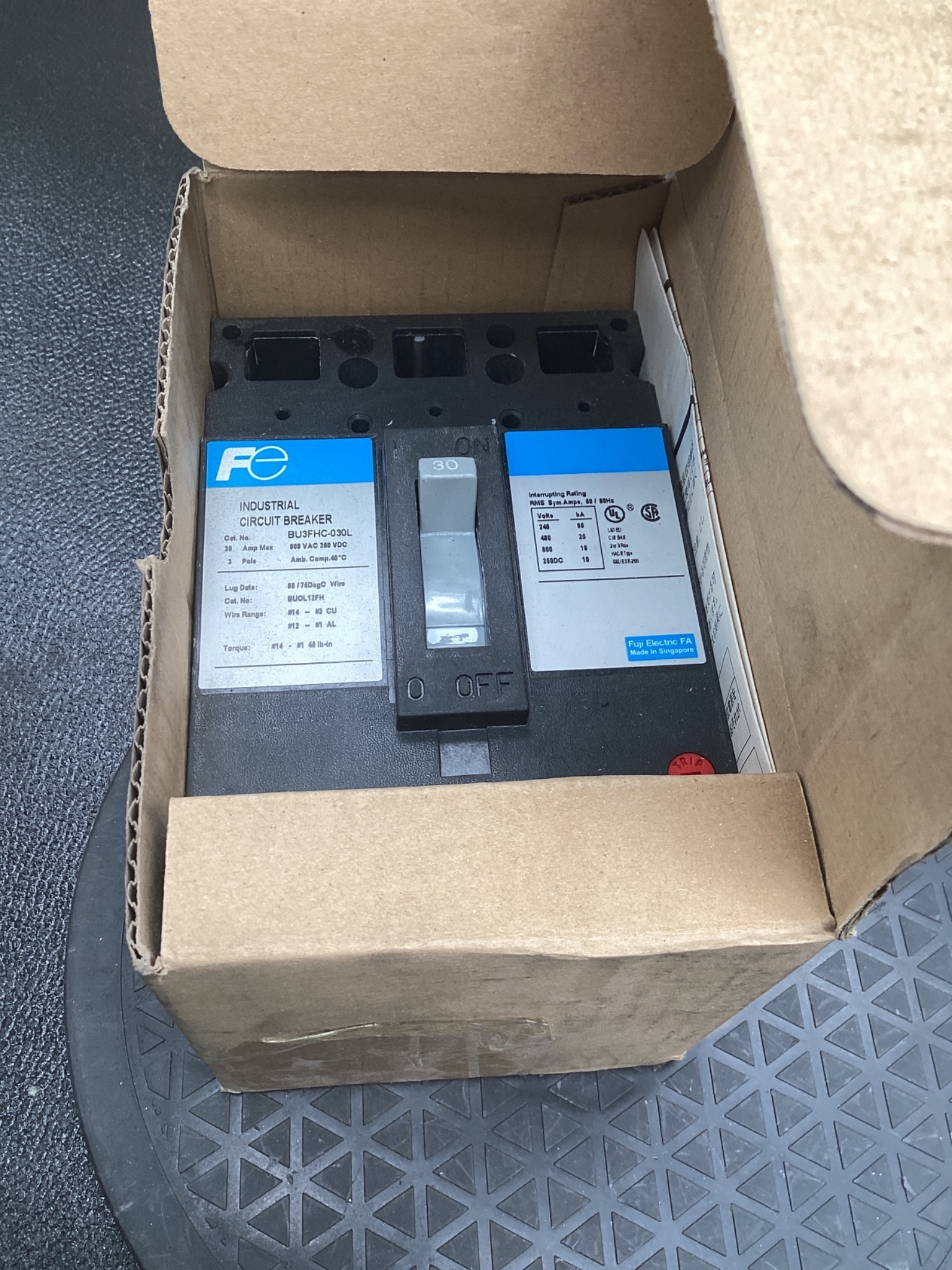 FUJI BU3FHC-030L Molded Case Circuit Breaker 30A 600VAC 3-Pole NEW 4