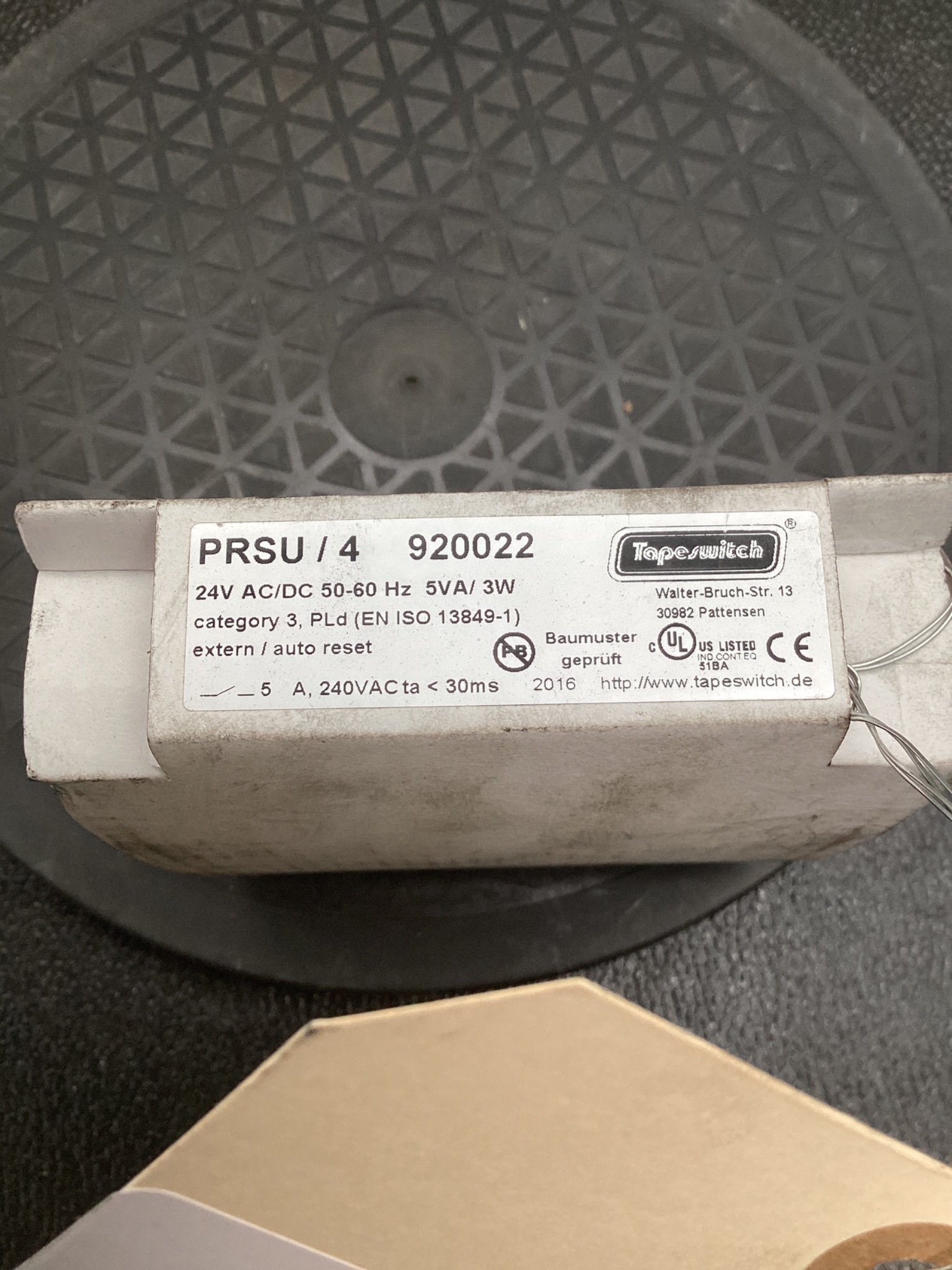 TAPESWITCH PRSU/4 920022 Safety Relay Module 24V AC/DC DIN Mount NEW 3