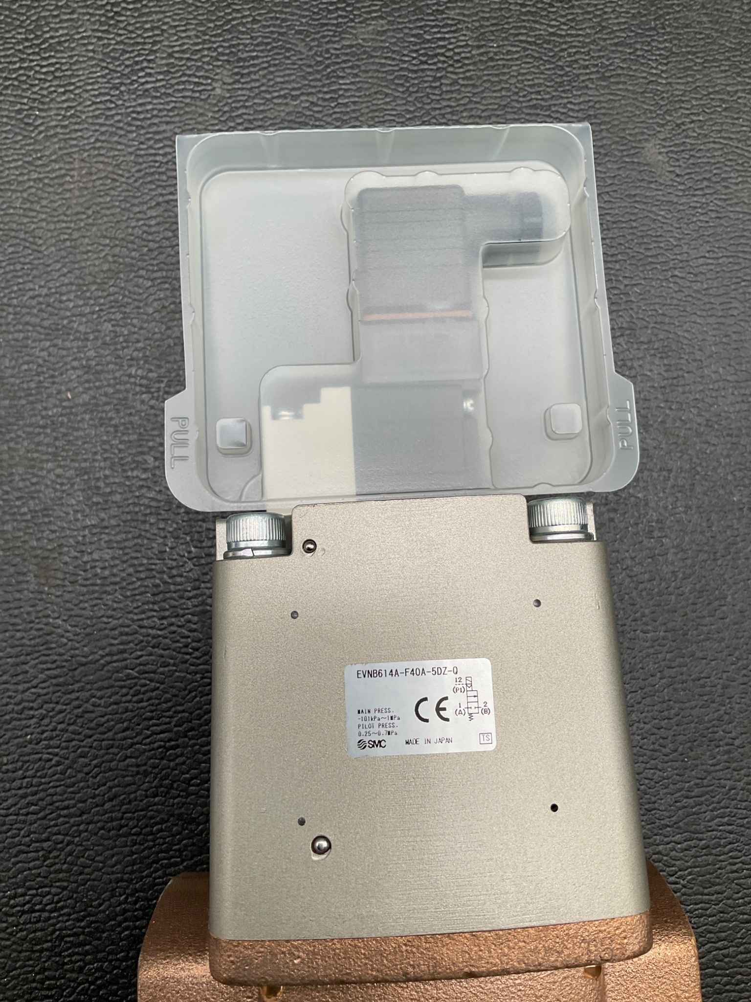 SMC EVNB614A-F40A-5DZ-Q Solenoid Valve NEW 2