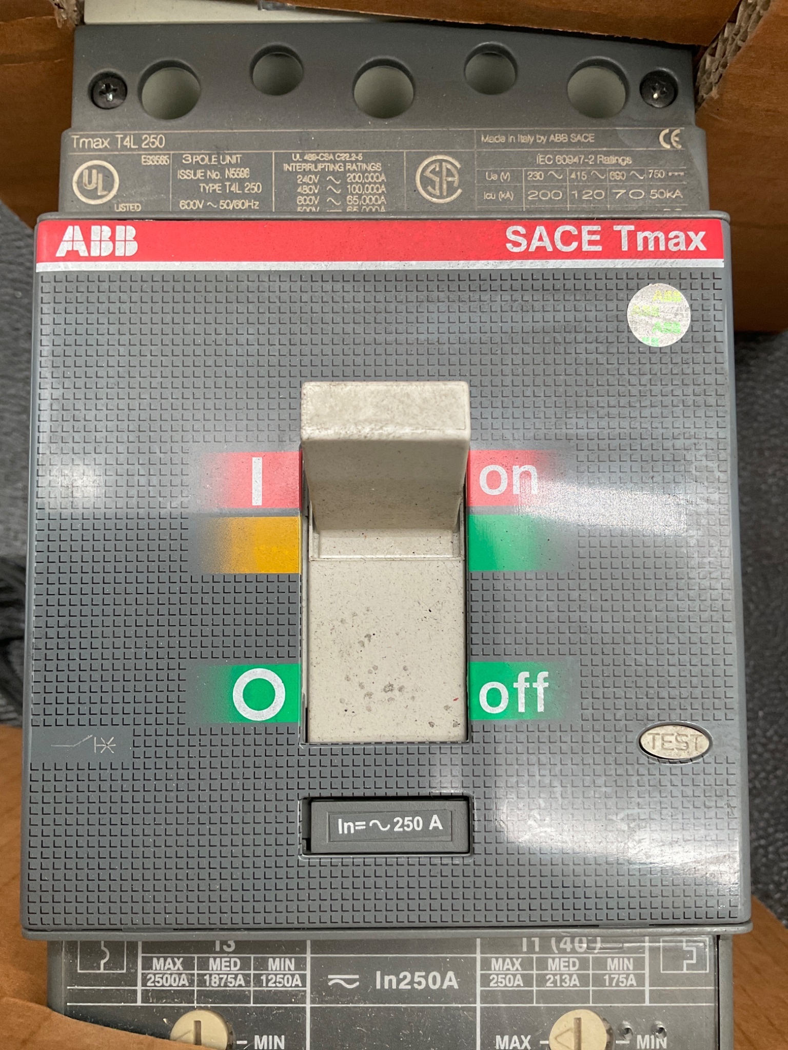 ABB SACE TMAX T4 L 250 Molded Case Circuit Breaker NEW 3