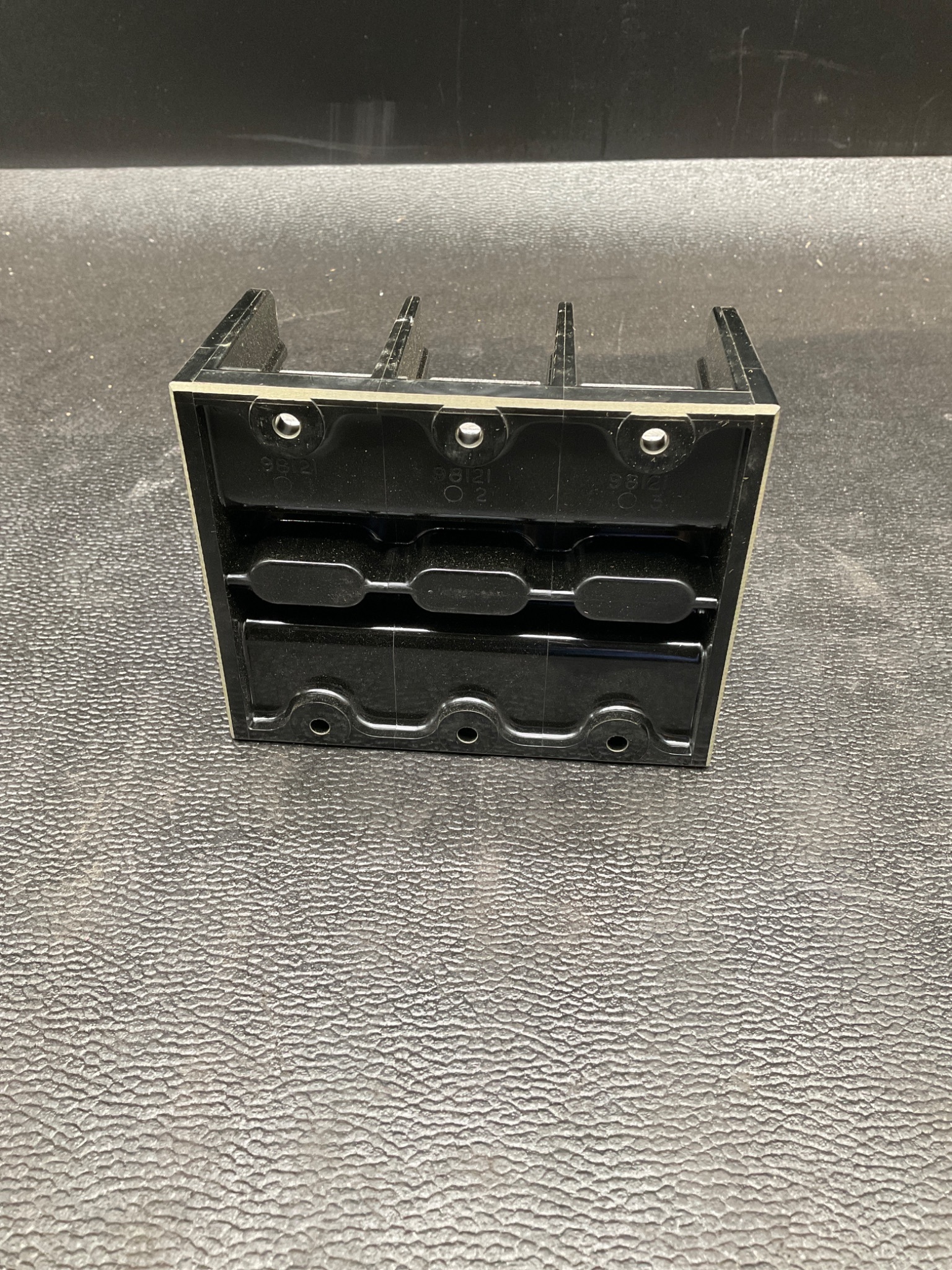 SQUARE D LBC363106 3-Pole Distribution Block NEW 6