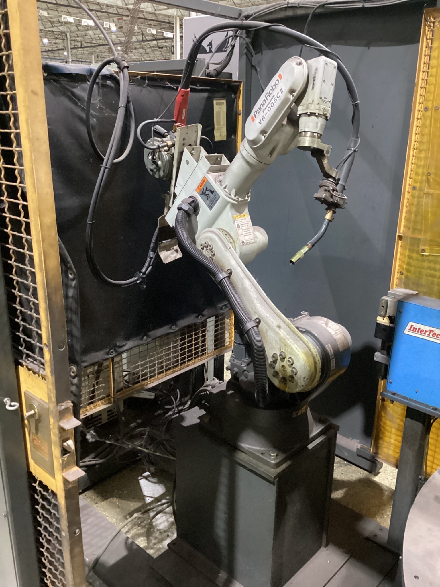 PANASONIC PerformArc VR-005CII Robotic Welding Cell w/ Indexer USED 8