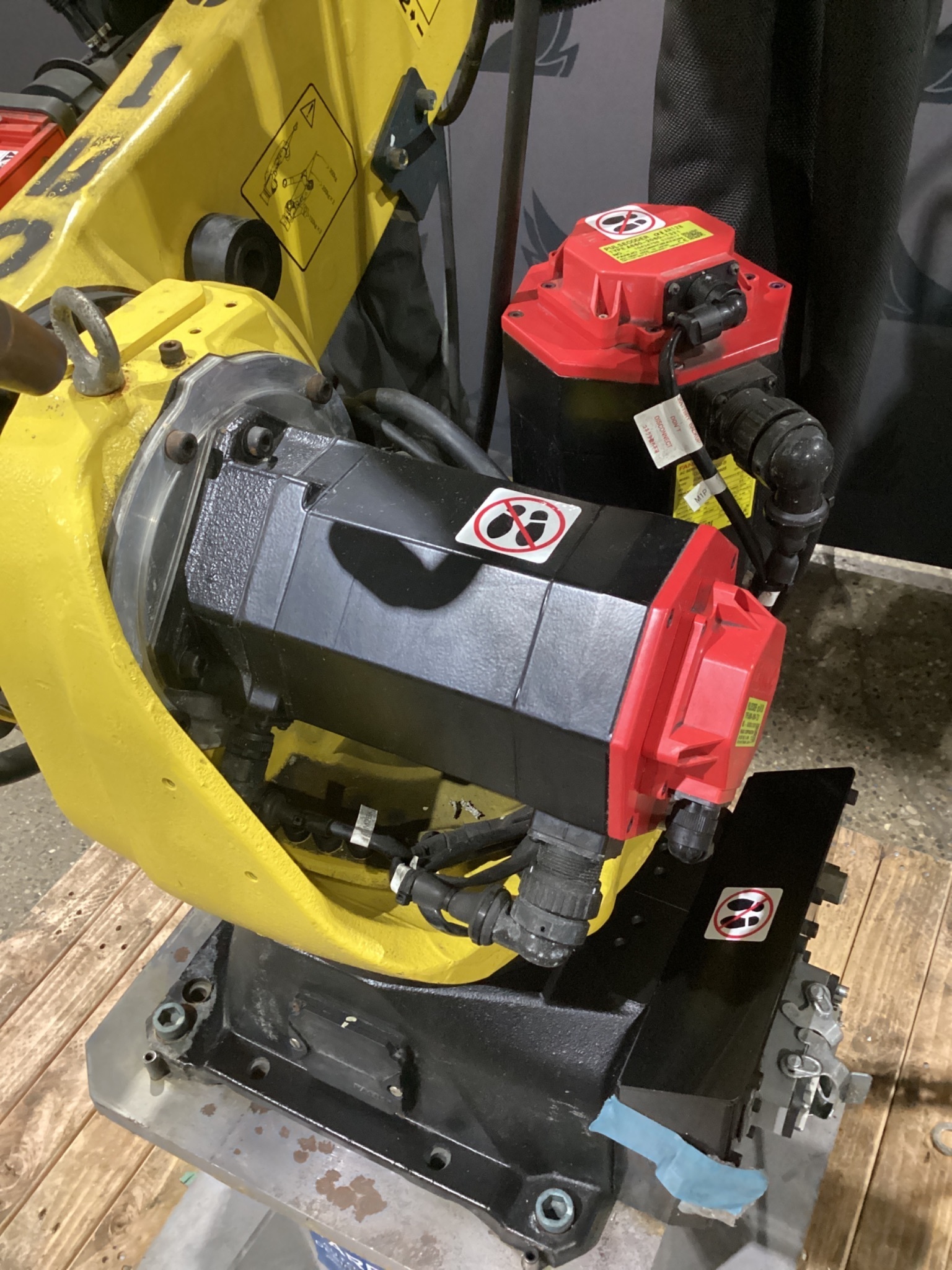 FANUC ArcMate 120iD w/ R-30iB PLUS Controls USED 3