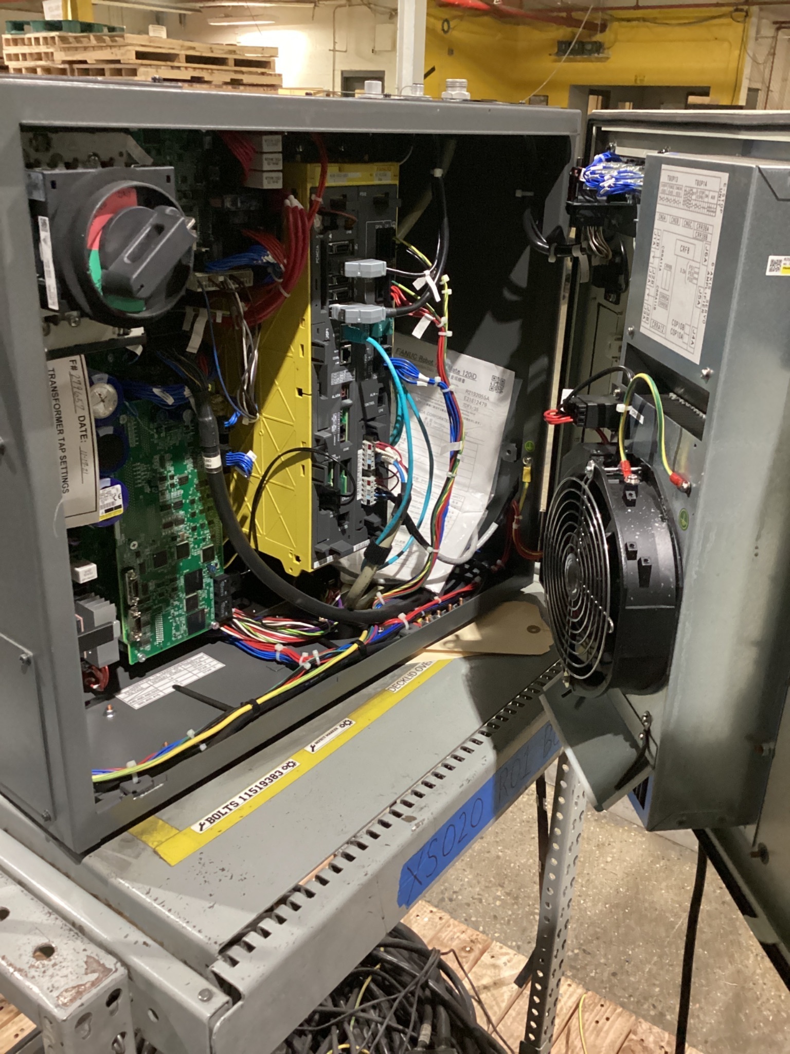 FANUC ArcMate 120iD w/ R-30iB PLUS Controls USED 9