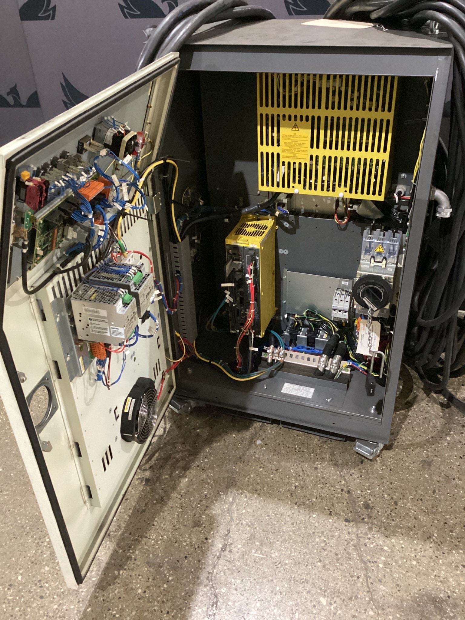 FANUC M-900iA/260L Complete w/ R-30iA Controls USED 9