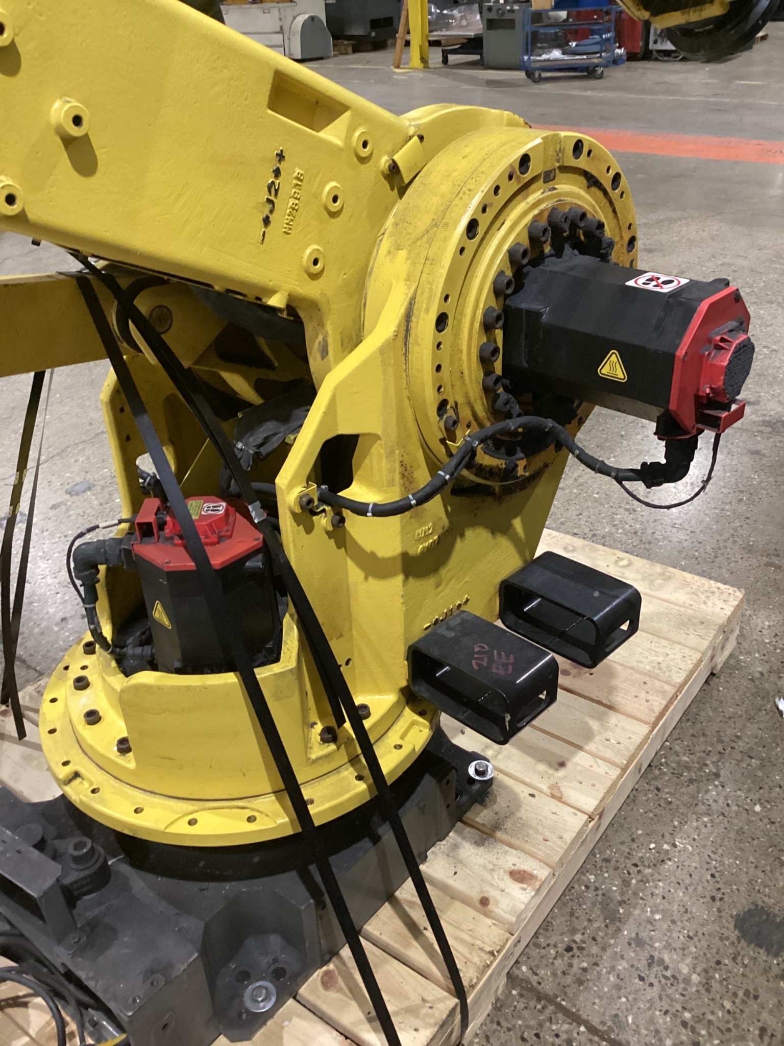 FANUC M-900iA/260L Complete w/ R-30iA Controls USED 4