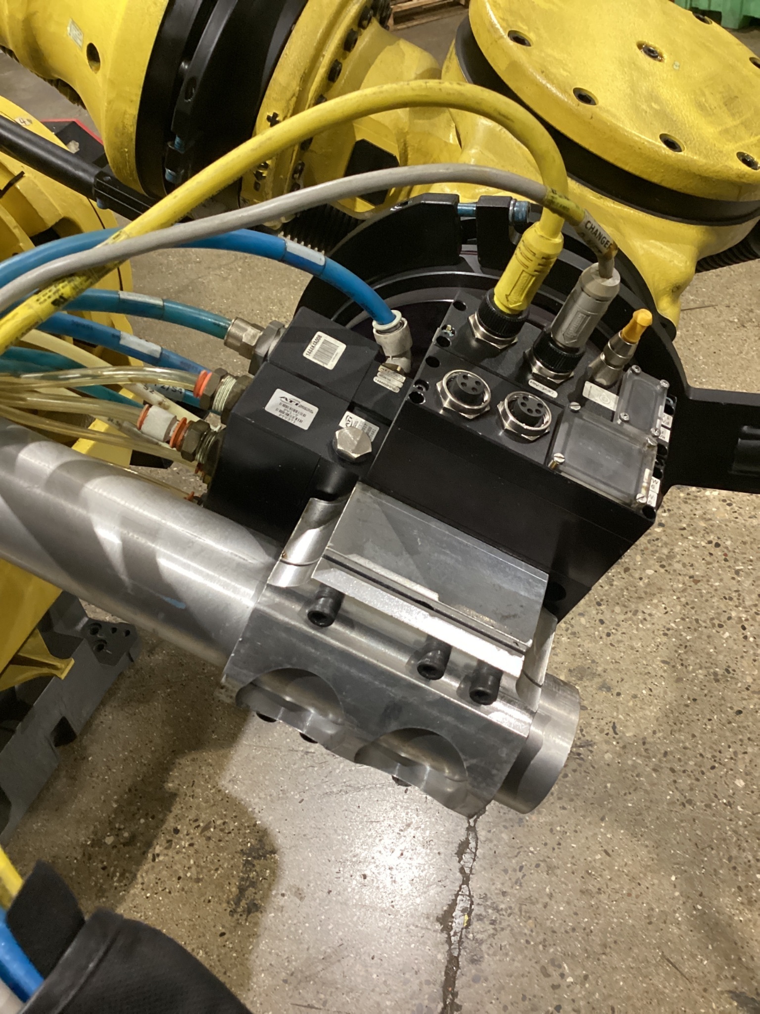 FANUC M-900iA/260L Complete w/ R-30iA Controls USED 7