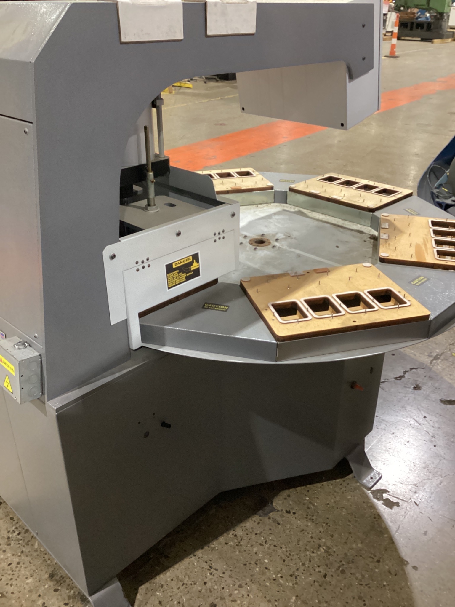 VISUAL PACKAGING LP USA SDSC-1418 PACKAGING AND SHIPPING EQUIPMENT USED 3