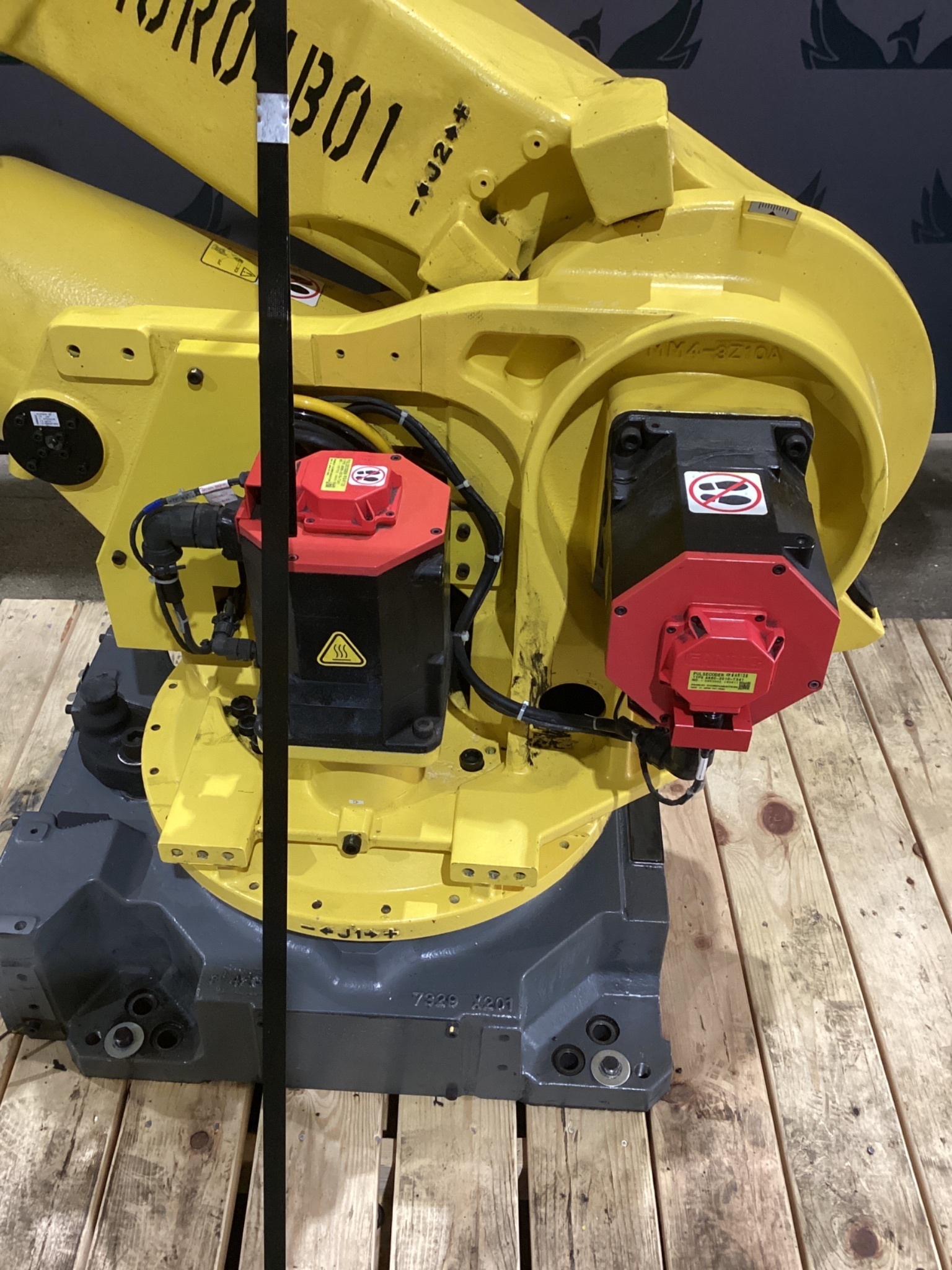 FANUC R-2000iB/125L Complete w/ R-30iB Controls USED 6