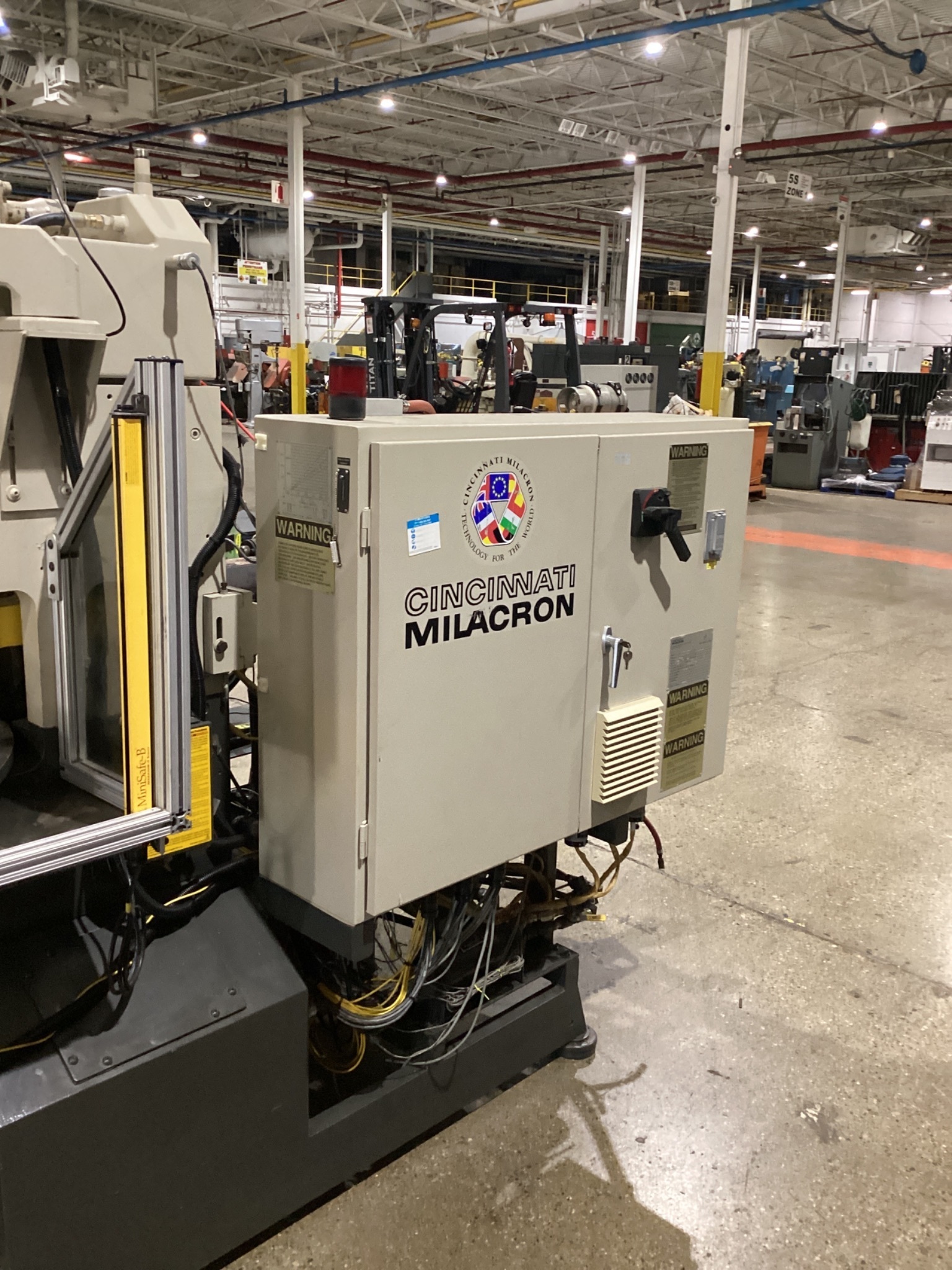 CINCINNATI MILACRON VECTOR CH-40-R Vertical Injection Molder USED 1