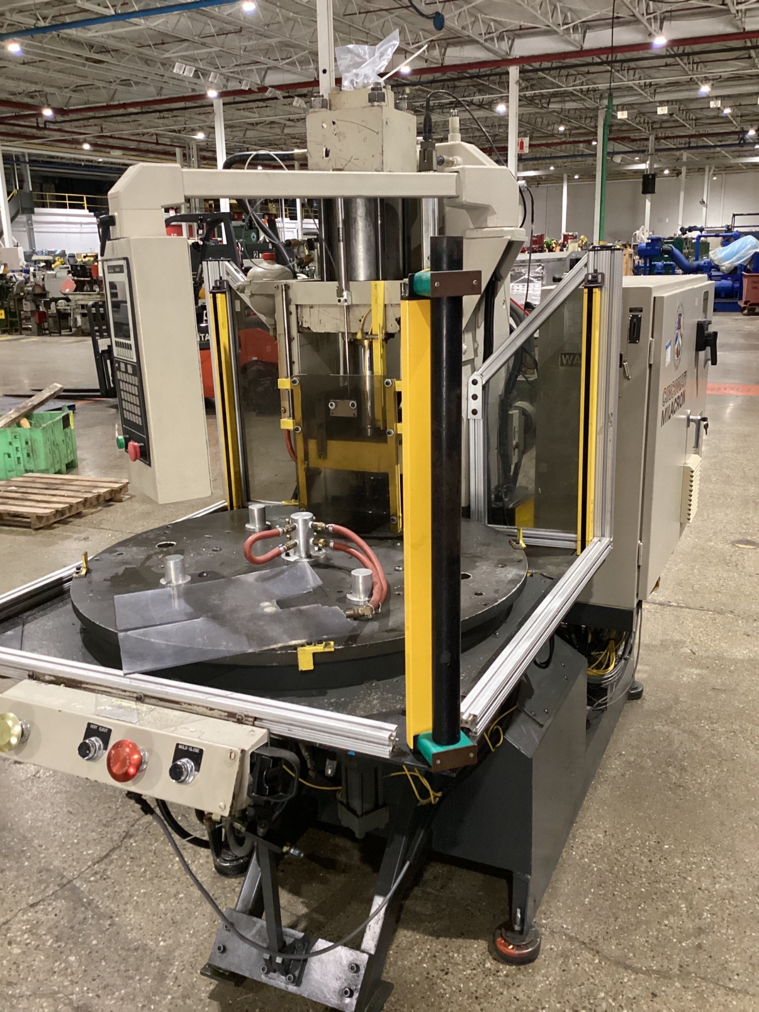 CINCINNATI MILACRON VECTOR CH-40-R Vertical Injection Molder USED 2