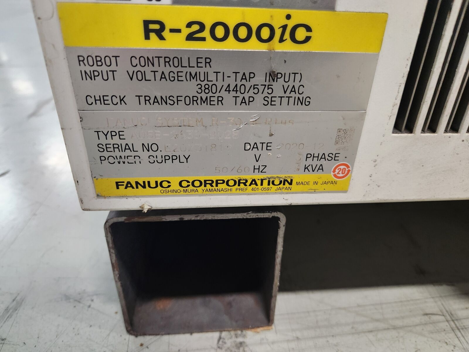 FANUC 2000IC 210F A05B-1333-B205 W/ R-30IB PLUS CONTROLS A05B-2635-B028 USED 5