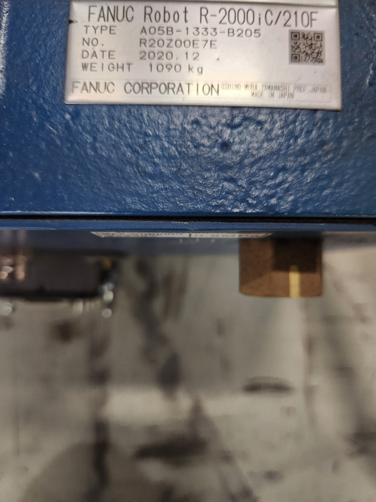 FANUC 2000IC 210F A05B-1333-B205 W/ R-30IB PLUS CONTROLS A05B-2635-B028 USED 6