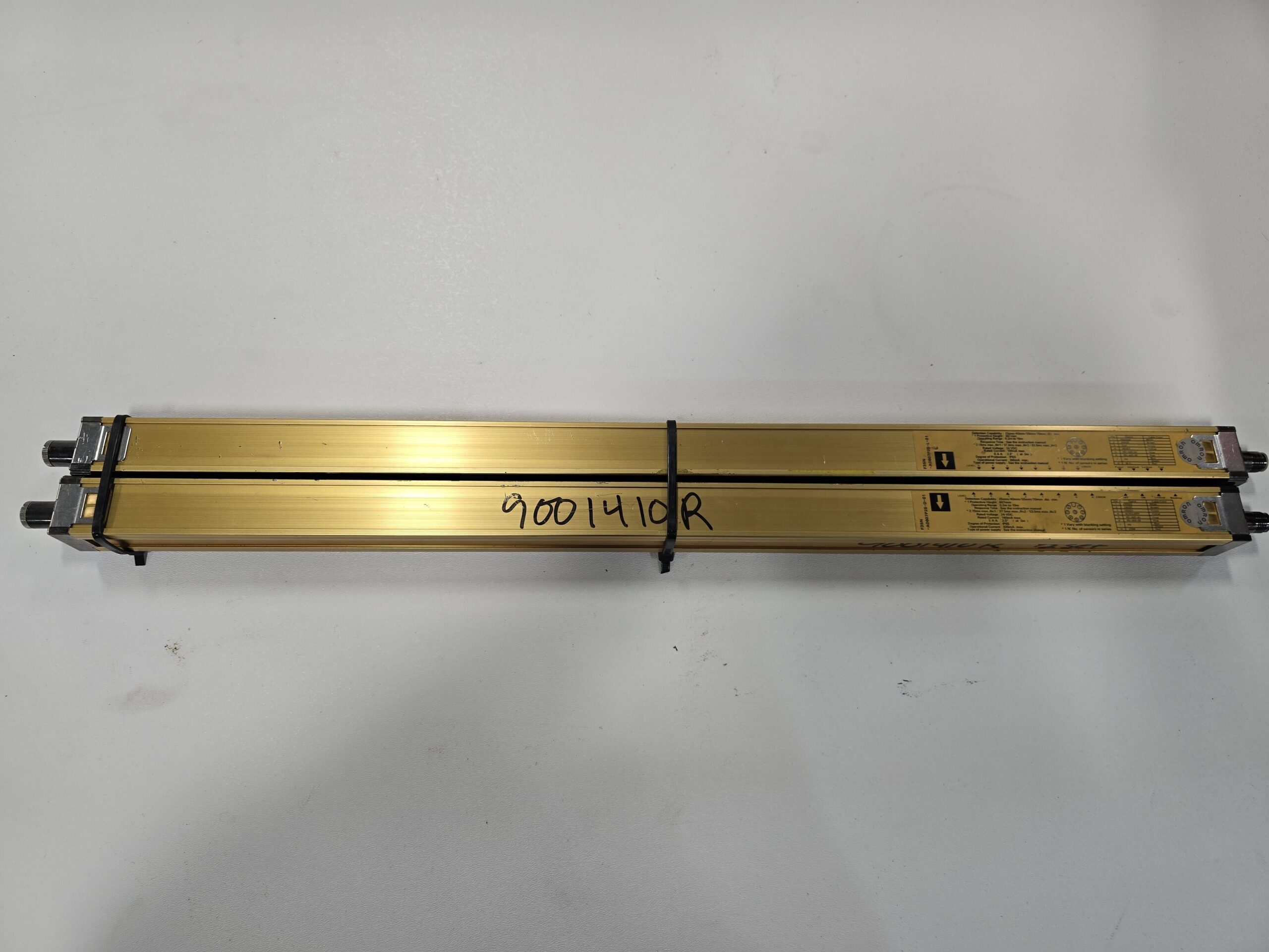 OMRON F3SN-A0607P25-D-01 AND F3SN-A0607P25-l-01 LIGHT CURTAIN SET USED 5