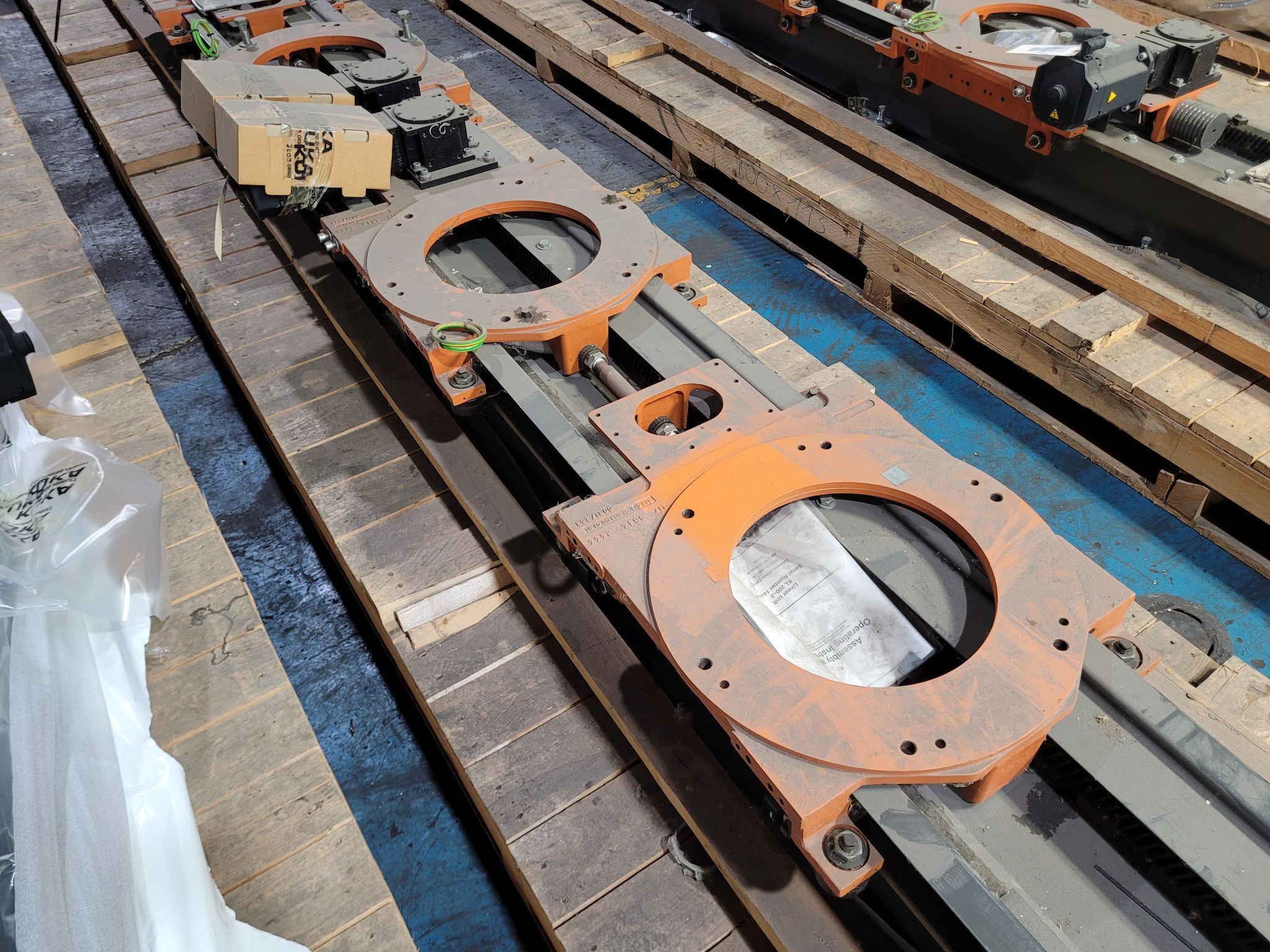 KUKA KL 250-3 8.5m RTU w/ (2) Dual Robot Carriage NEW 1
