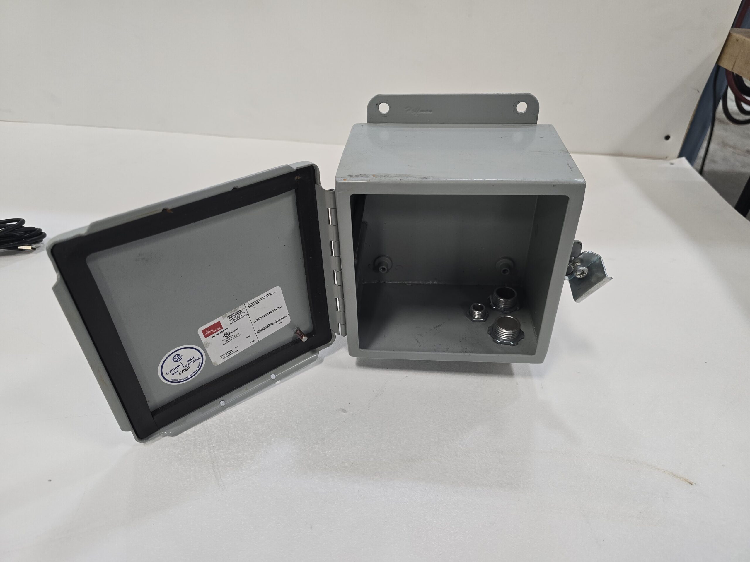 NVENT HOFFMAN A606CH 6x6x4 JUNCTION BOX USED 1