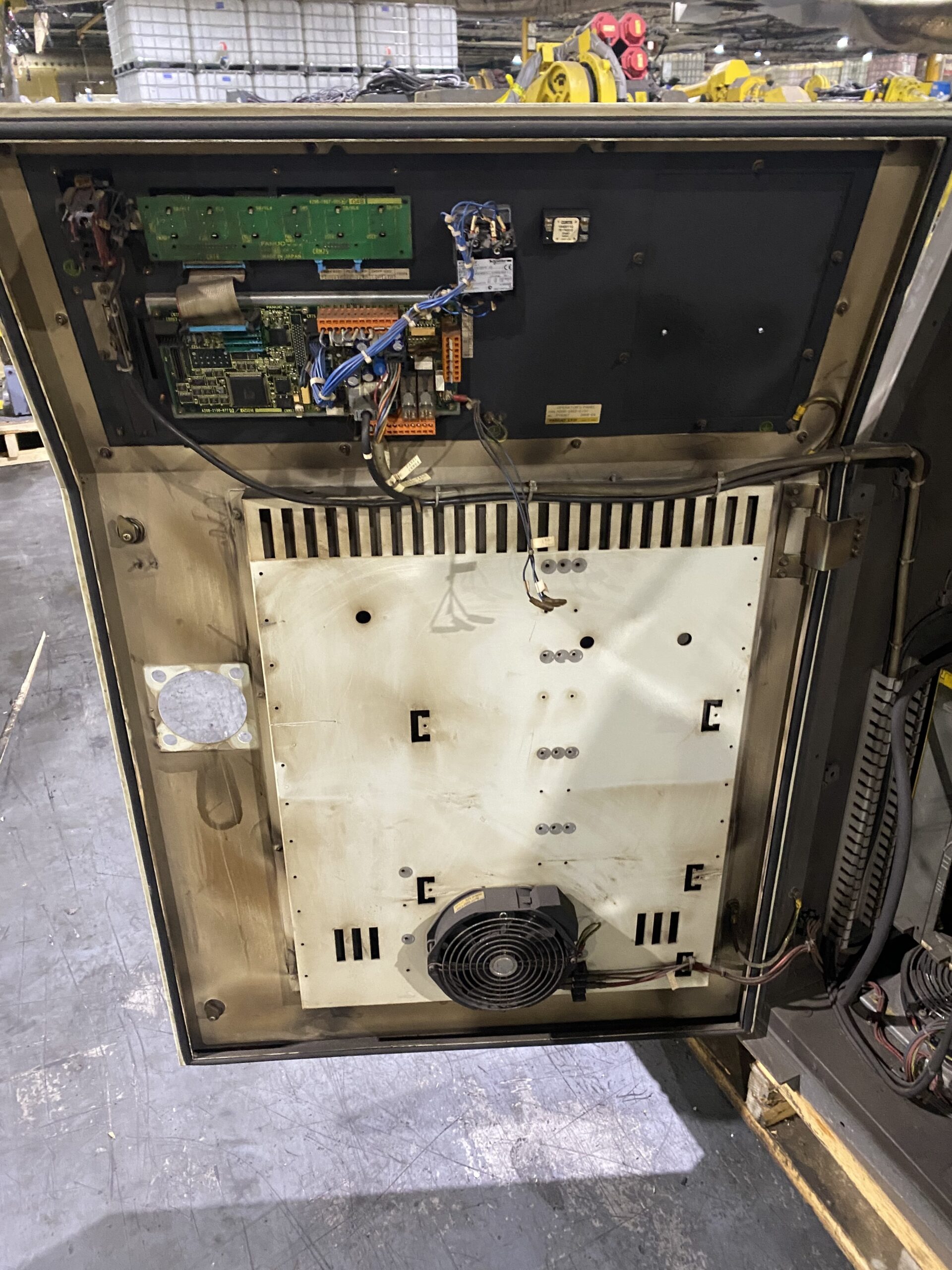 FANUC - S-900iB/400 w/ RJ3iB Controls PARTS ONLY 7