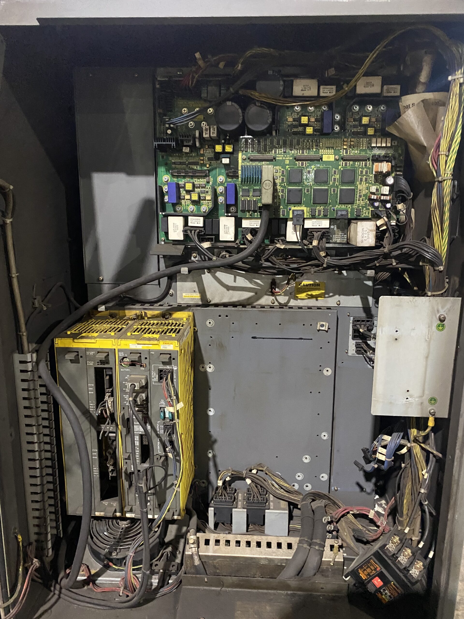 FANUC - S-900iB/400 w/ RJ3iB Controls PARTS ONLY 8