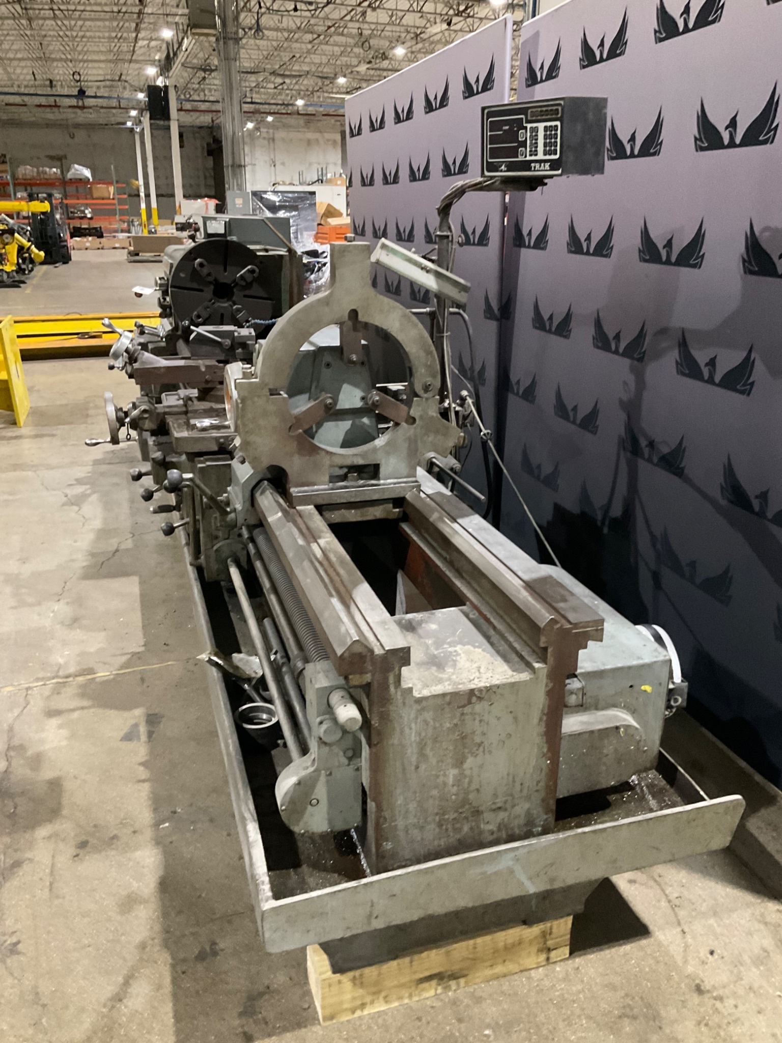 USI CLEARING 2516 ENGINE LATHE USED 8