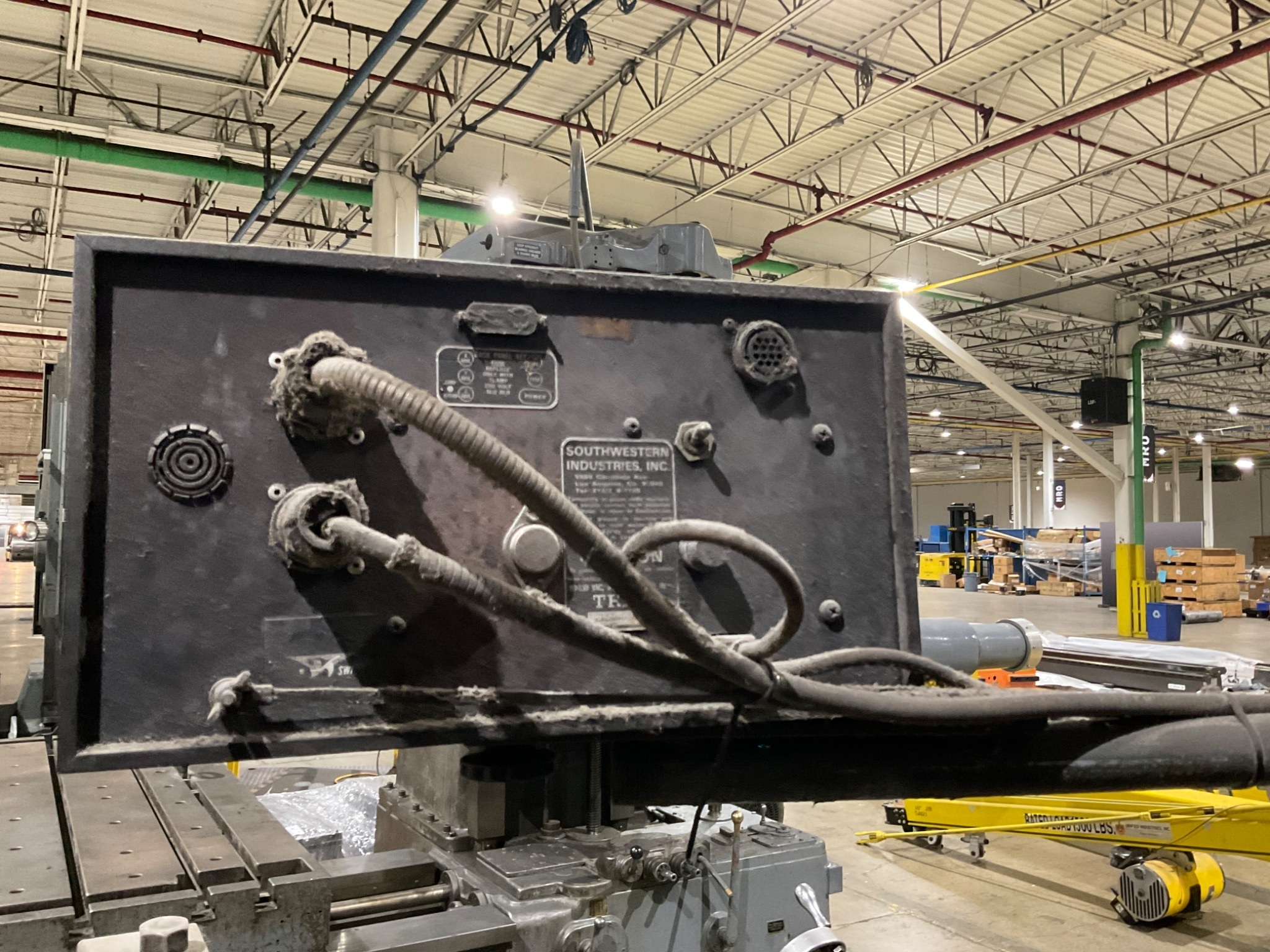 USI CLEARING 2516 ENGINE LATHE USED 11