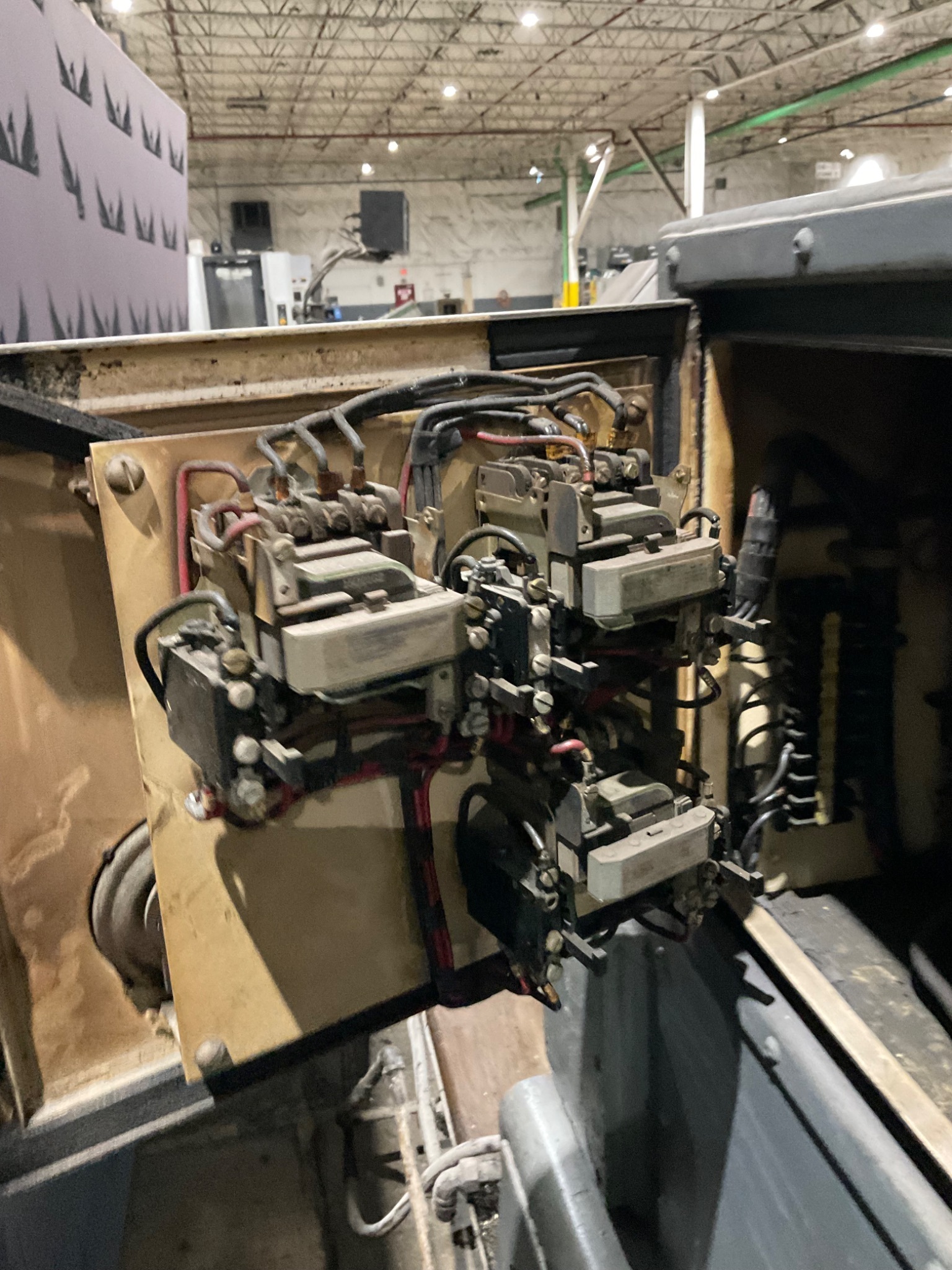 USI CLEARING 2516 ENGINE LATHE USED 12