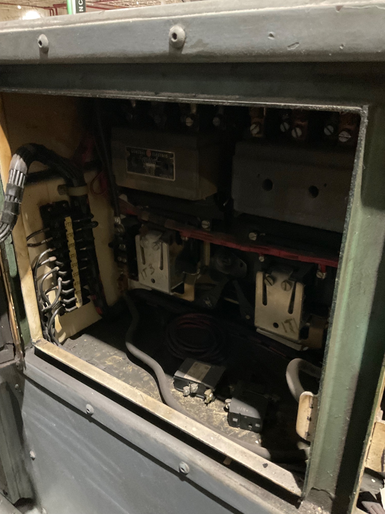 USI CLEARING 2516 ENGINE LATHE USED 13