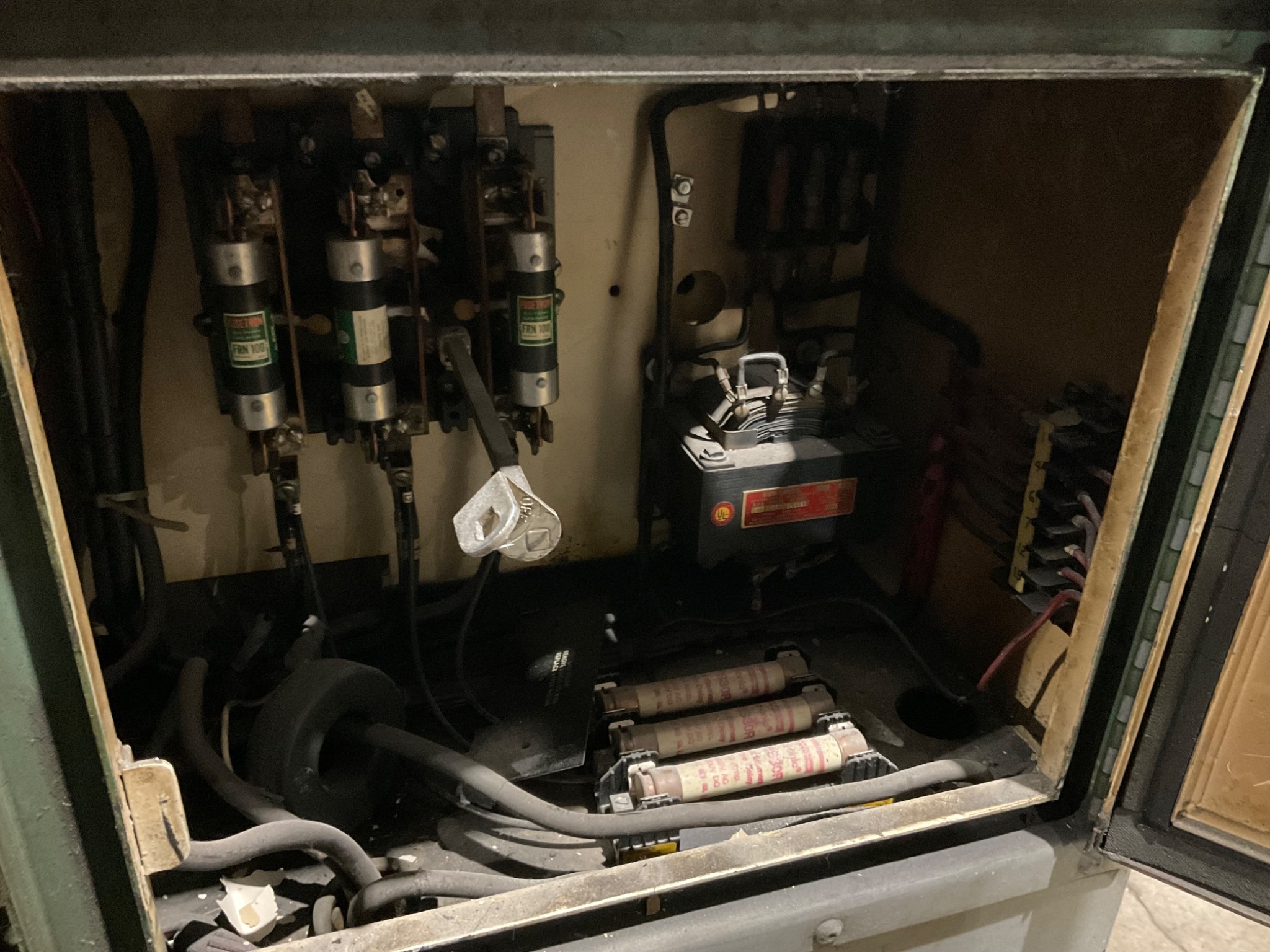 USI CLEARING 2516 ENGINE LATHE USED 14