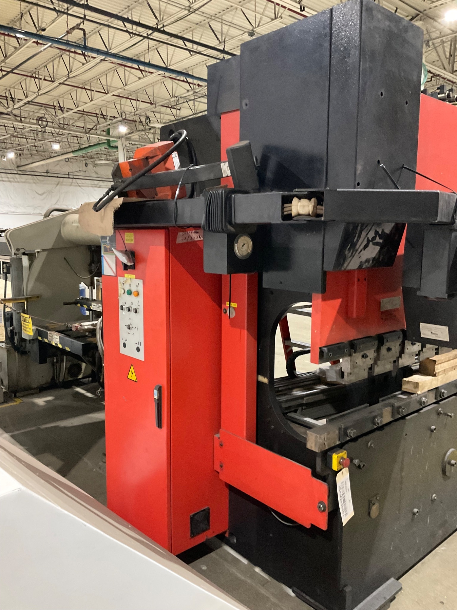 AMADA HFB-8025 Hydraulic Press Brake 80T USED 5