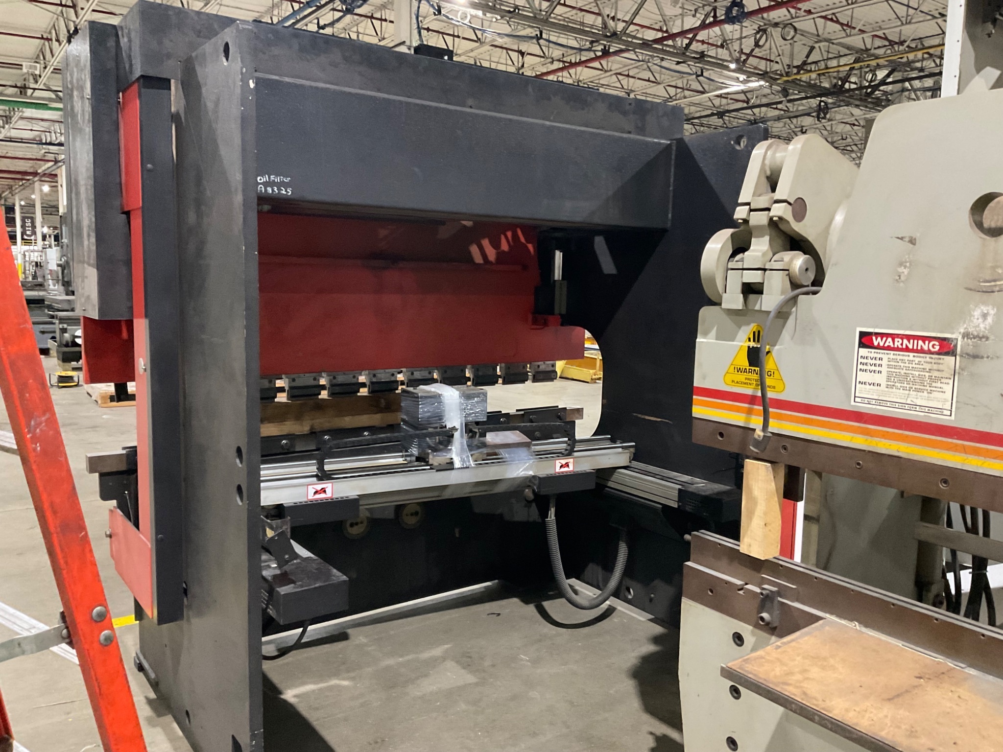 AMADA HFB-8025 Hydraulic Press Brake 80T USED 7