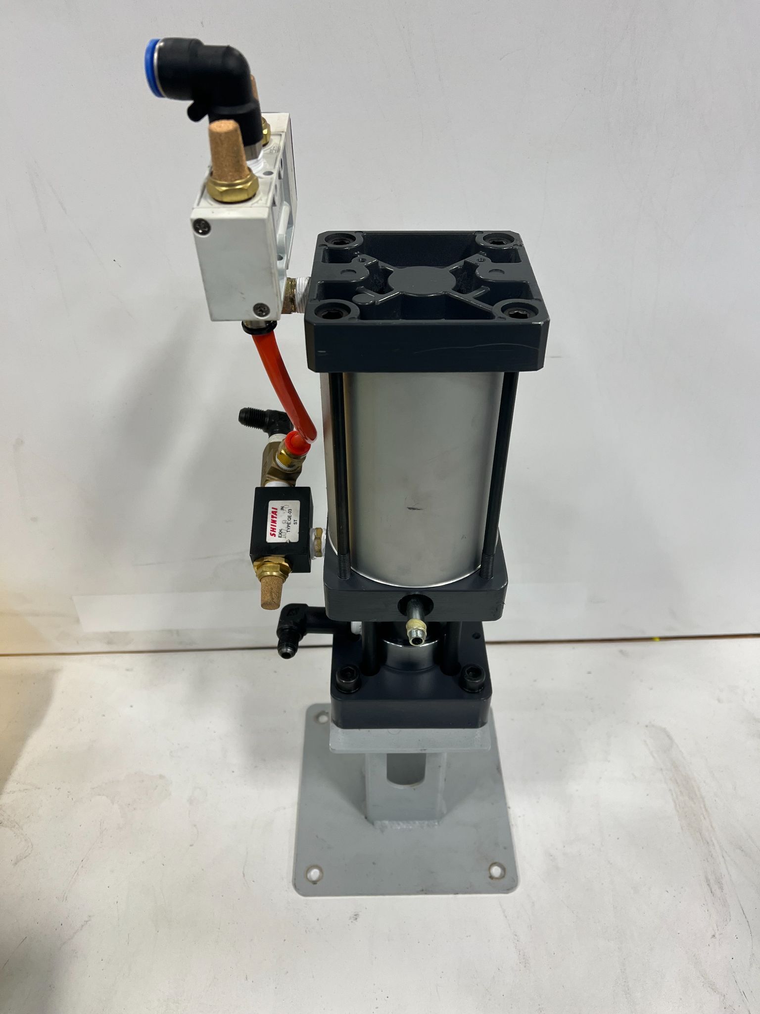 CHEN SOUND INDUSTRIAL CO W021832 PNEUMATIC BOOSTING CYLINDER USED 2