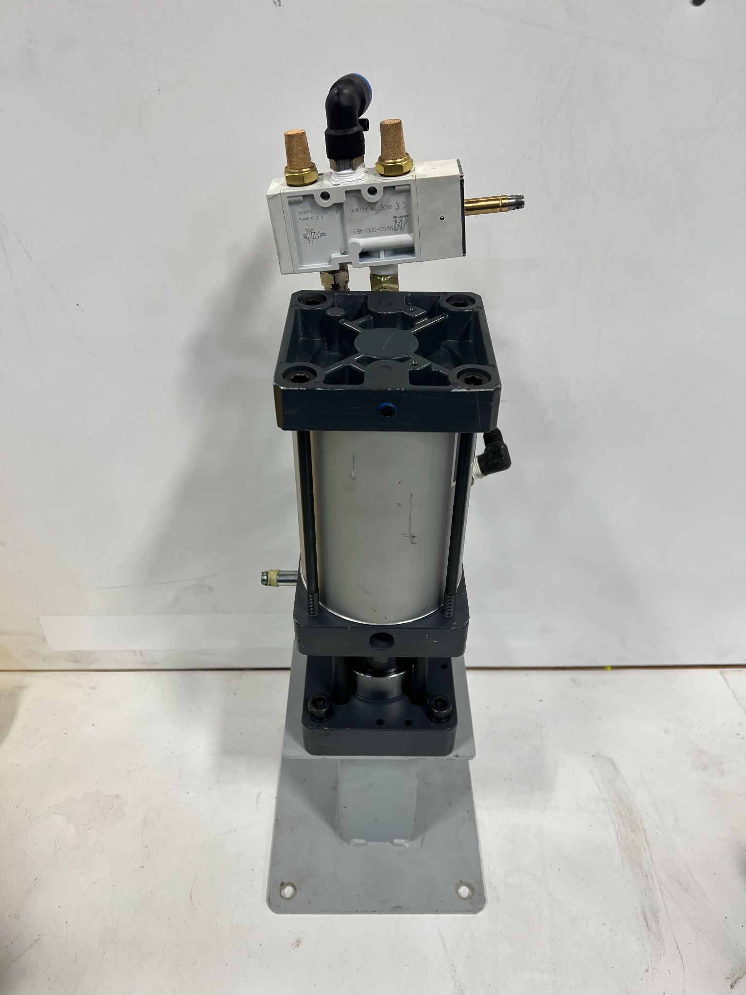 CHEN SOUND INDUSTRIAL CO W021832 PNEUMATIC BOOSTING CYLINDER USED 3