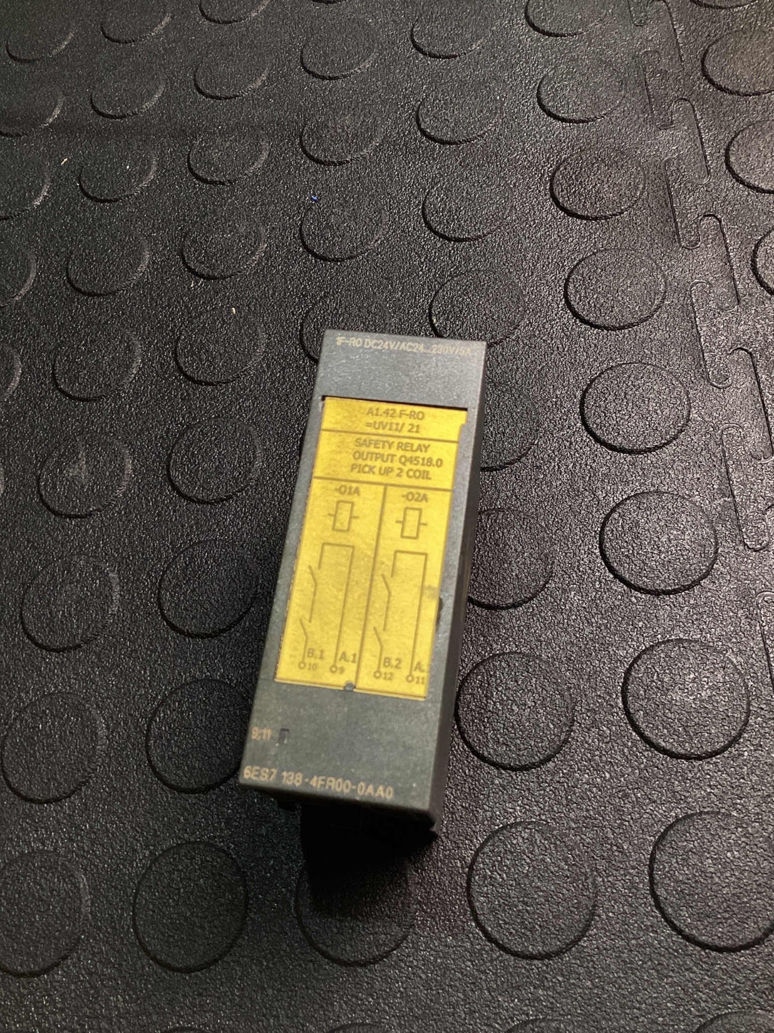 SIEMENS 6ES7 138-4FR00-0AA0 ET200S RELAY OUTPUT MODULE USED 2